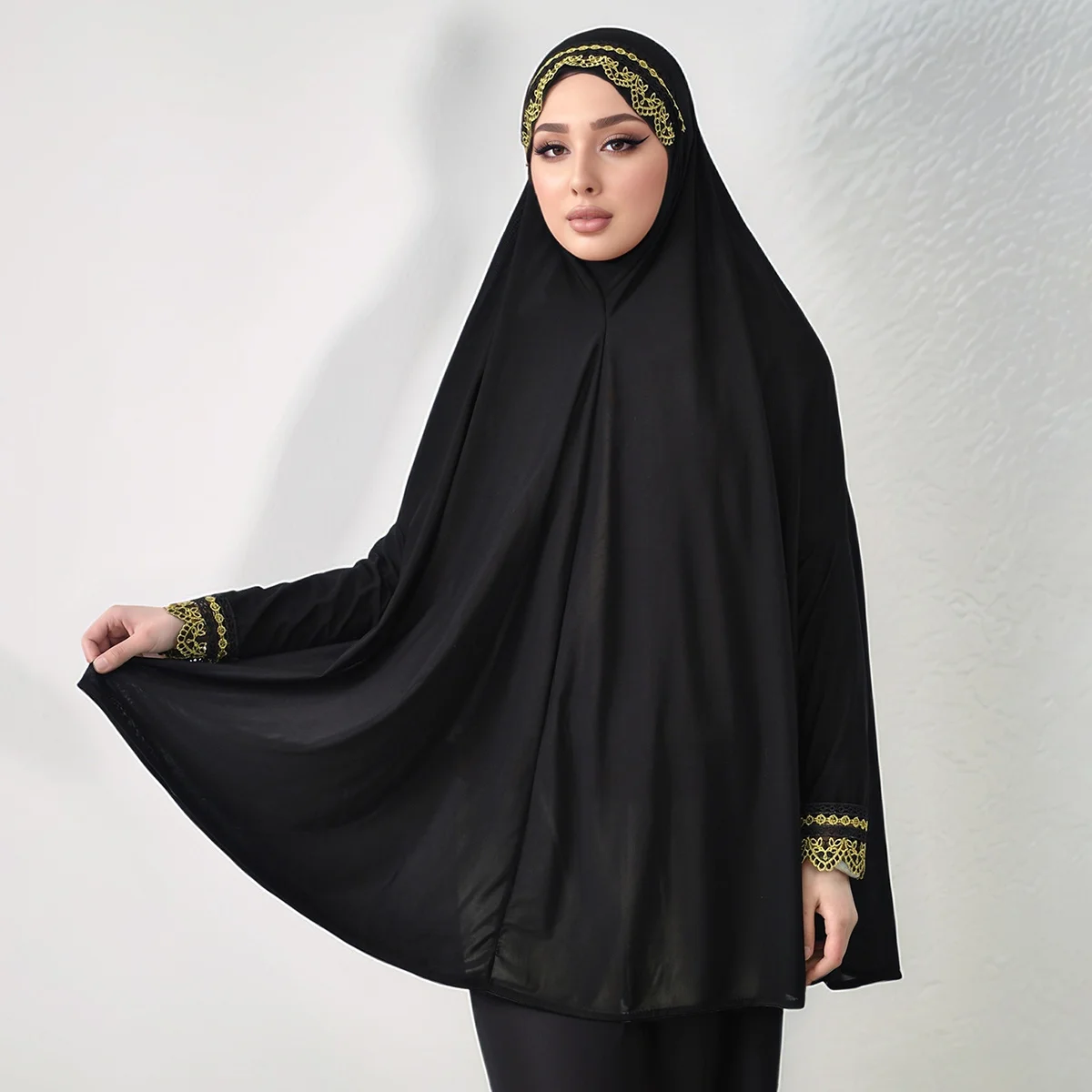 Muslim Abayas for Women Golden Lace Edge Long Khimar with Tie Cover Head Solid Color Hijabs Soft Crystal Hemp Prayer Turban
Muslim Abayas for Women Golden Lace Edge Long Khimar with Tie Cover Head Solid Color Hijabs Soft Crystal Hemp Prayer Turban