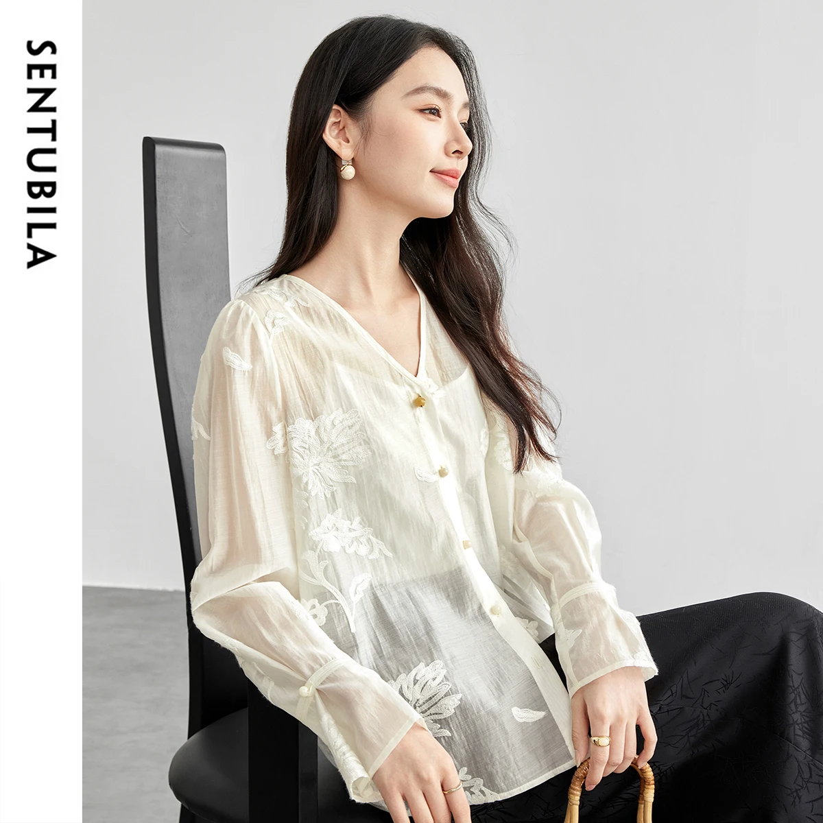 SENTUBILA Women 2 Piece Sets Basic Vest Top Chinese Style Jacquard V Neck Flare Sleeve Chic Button Blouses 2025 Spring 151C57855
SENTUBILA Women 2 Piece Sets Basic Vest Top Chinese Style Jacquard V Neck Flare Sleeve Chic Button Blouses 2025 Spring 151C57855