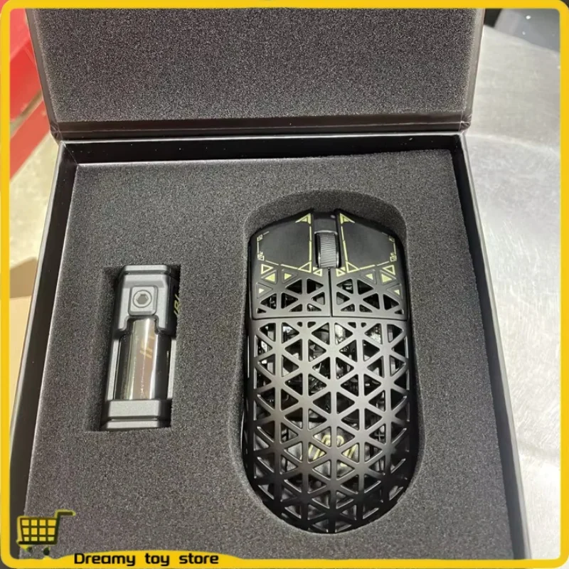 The Three-Mode Wireless Mouse Customized Carbon Fiber Material E-Sports Game Mouse Computer Accessories Boy'S Birthday Gift
The Three-Mode Wireless Mouse Customized Carbon Fiber Material E-Sports Game Mouse Computer Accessories Boy'S Birthday Gift
