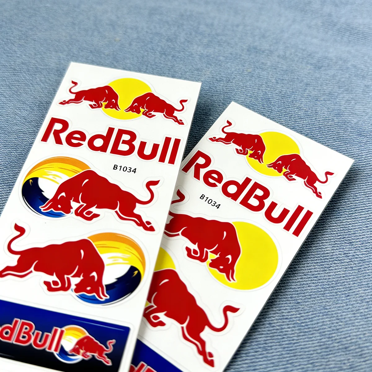 2 шт. водонепроницаемых светоотражающих наклеек Red Bull для мотоциклетного бака и шлема
2 шт. водонепроницаемых светоотражающих наклеек Red Bull для мотоциклетного бака и шлема