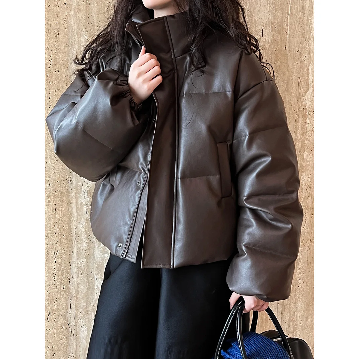 2024 Winter New Brown PU Leather Jacket Down Jacket Women's Design Sense Ins Blogger High end Velvet Coat
2024 Winter New Brown PU Leather Jacket Down Jacket Women's Design Sense Ins Blogger High end Velvet Coat