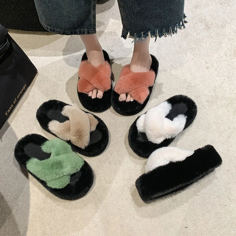 Women wear the new 2024 autumn and winter fashion plush shoes out of the network red cotton slippers to increase 5 cm
Women wear the new 2024 autumn and winter fashion plush shoes out of the network red cotton slippers to increase 5 cm