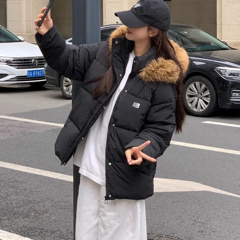 Women Korean Black Cotton Coat Women Oversized Drop Shoulder Letter Short Warm Winter Cold Weather Casual Daily Puffer Coat
Women Korean Black Cotton Coat Women Oversized Drop Shoulder Letter Short Warm Winter Cold Weather Casual Daily Puffer Coat