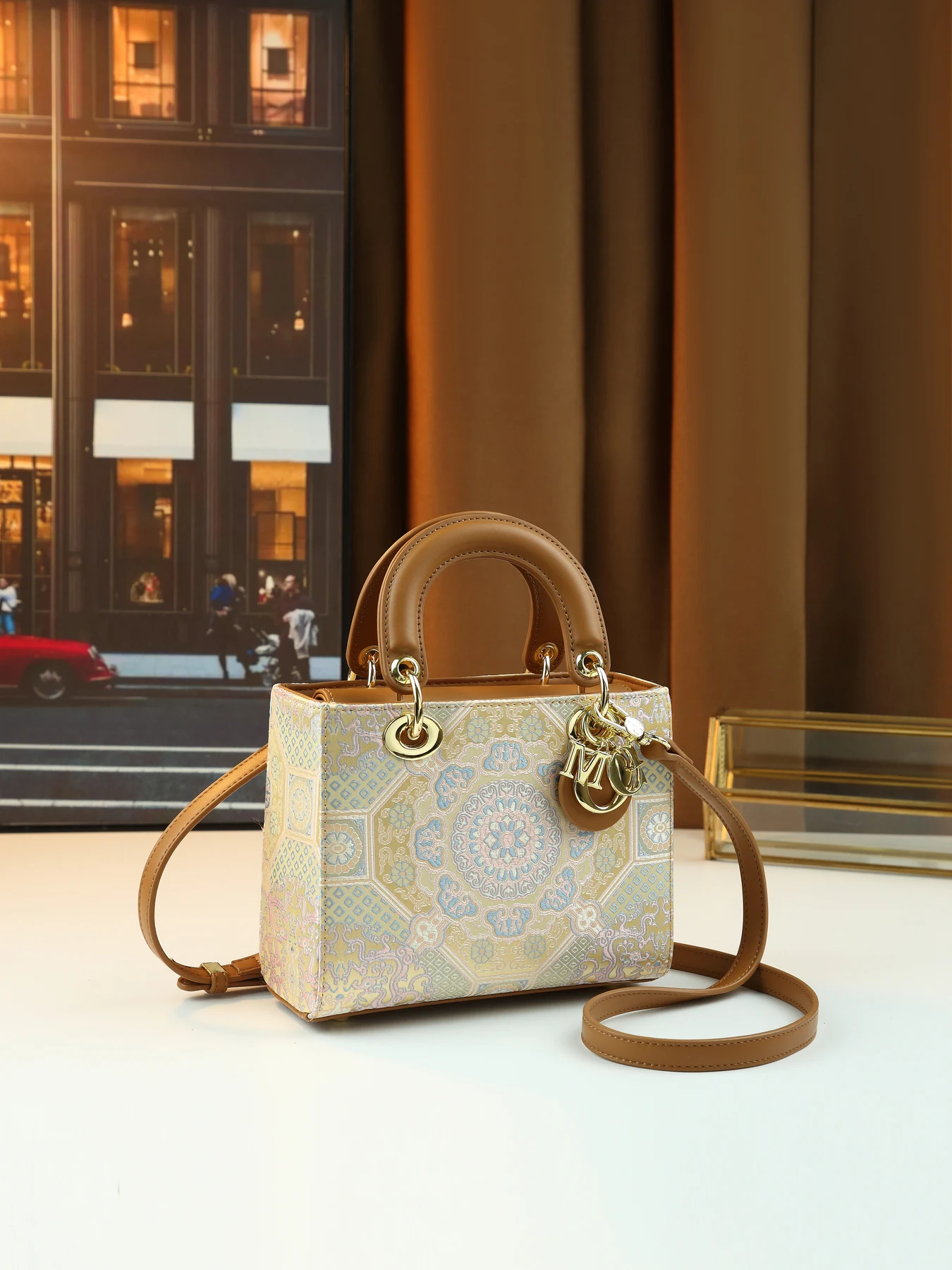 New Chinese style handbag spring and summer new Song Jin pattern women's high-end small square bag
New Chinese style handbag spring and summer new Song Jin pattern women's high-end small square bag