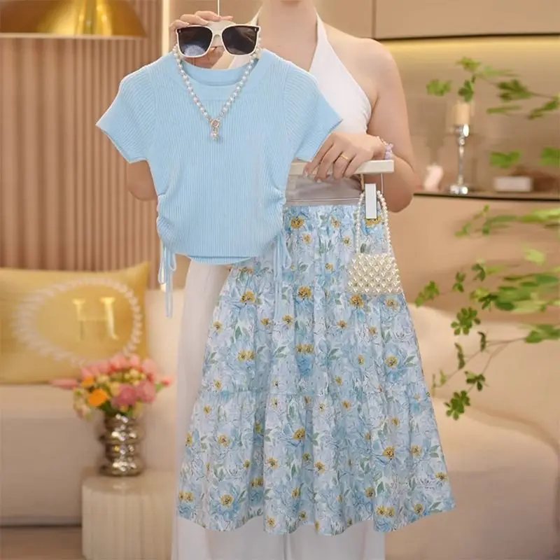 Girls' Set Summer New Style Summer Dress Children's Waist T-shirt+Floral Half Skirt Two Piece Set
Girls' Set Summer New Style Summer Dress Children's Waist T-shirt+Floral Half Skirt Two Piece Set