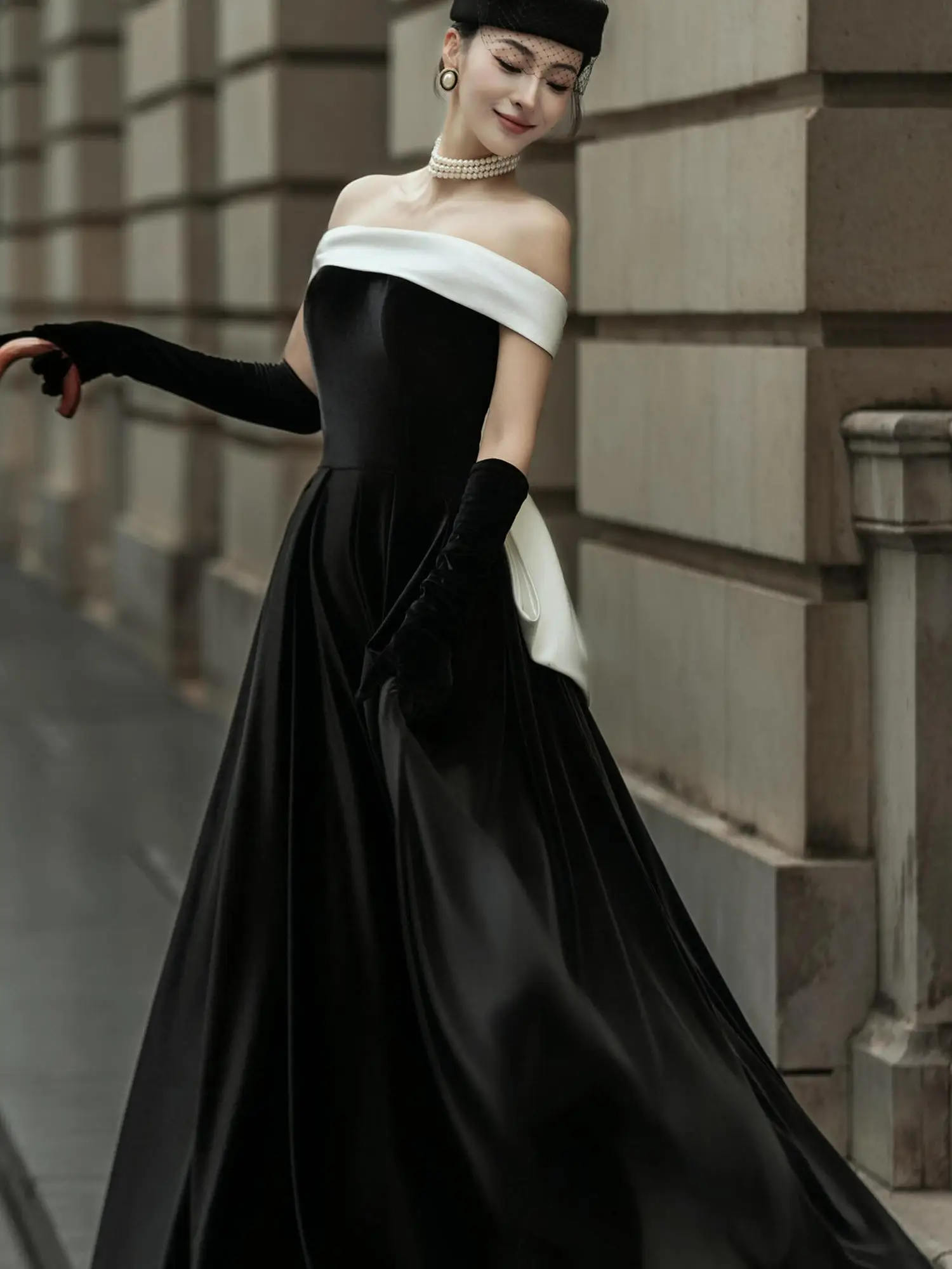 Elegant Black One-Shoulder Retro European Dress Women's Waist-Cinching High-End Feelings Fashionable Evening Gown
Elegant Black One-Shoulder Retro European Dress Women's Waist-Cinching High-End Feelings Fashionable Evening Gown