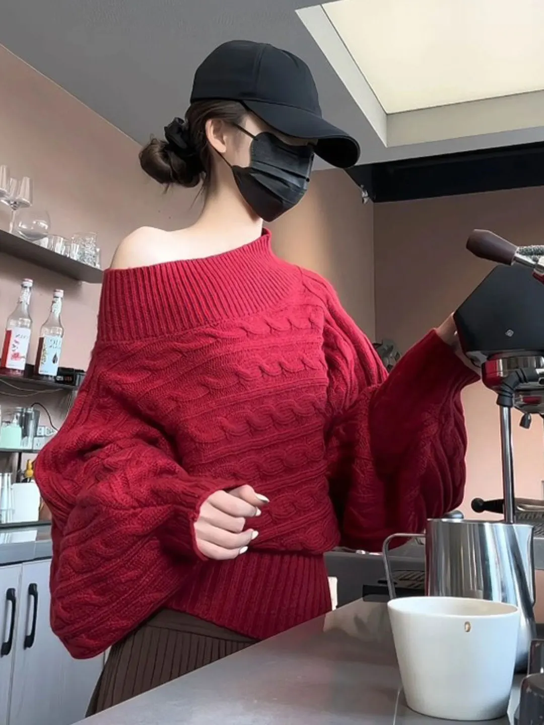 Уникальный красный свитер на одно плечо, свободного кроя, модная весенняя одежда для женщин, мягкий, комфортный, длинный рукав, новый дизайн.
Уникальный красный свитер на одно плечо, свободного кроя, модная весенняя одежда для женщин, мягкий, комфортный, длинный рукав, новый дизайн.