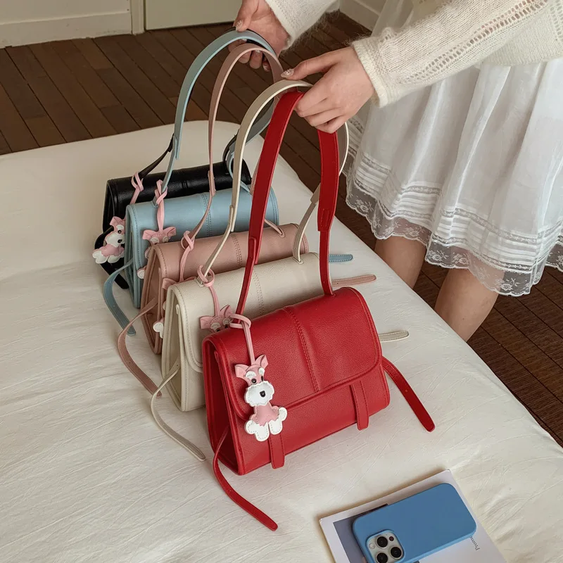 Casual simple mailman bag women's 2026 new red versatile commuter shoulder bag niche high-end messenger bag
Casual simple mailman bag women's 2026 new red versatile commuter shoulder bag niche high-end messenger bag