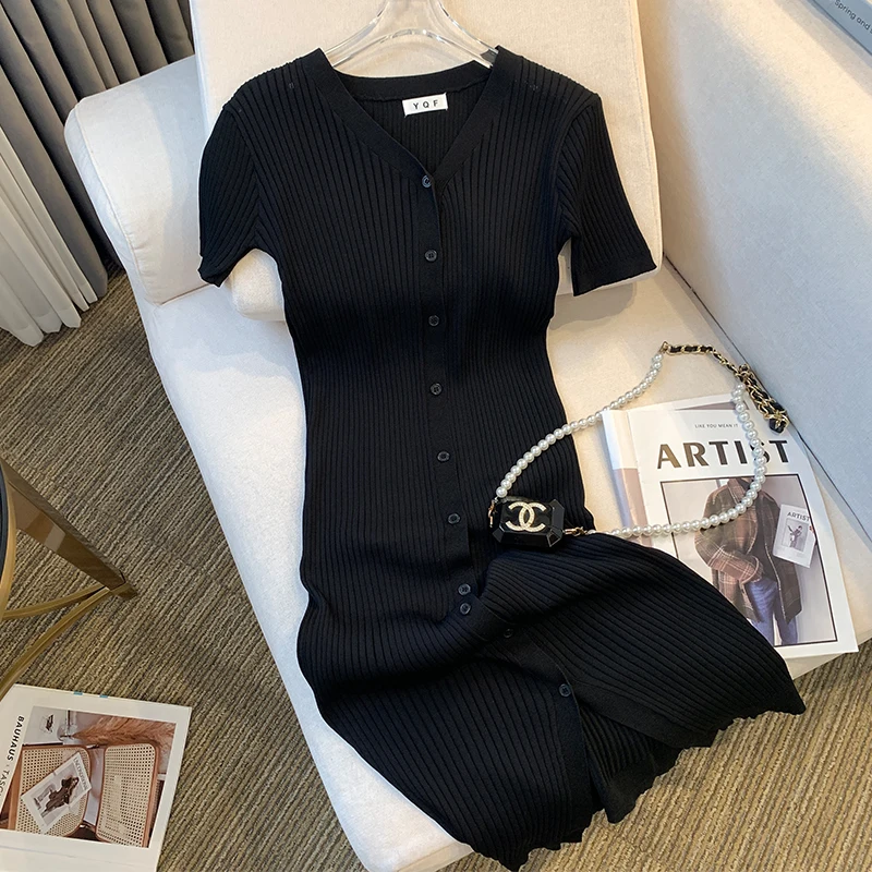 2024 Spring And Summer Women'S O-Neck Black Slim Midi Dress Office Lady Buttons Straight Elegant Short Sleeve Dresses Star Dress
2024 Spring And Summer Women'S O-Neck Black Slim Midi Dress Office Lady Buttons Straight Elegant Short Sleeve Dresses Star Dress