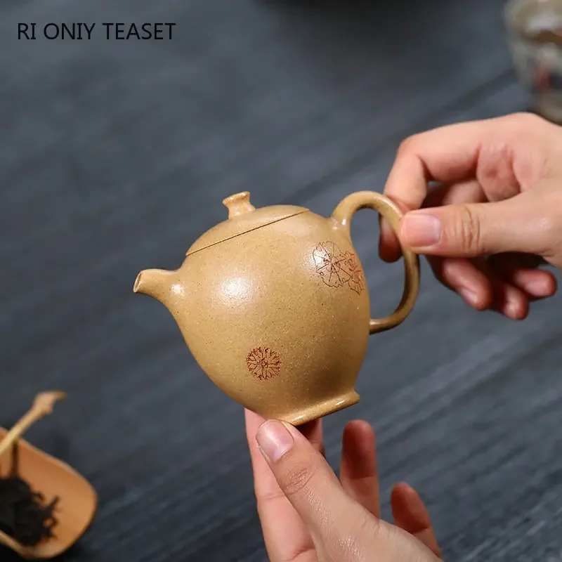 130ml Chinese Yixing Purple Clay Teapots Handmade Tea Pot Raw Ore Section Mud Beauty Tea Infuser Kettle Household Zisha Tea Set
130ml Chinese Yixing Purple Clay Teapots Handmade Tea Pot Raw Ore Section Mud Beauty Tea Infuser Kettle Household Zisha Tea Set