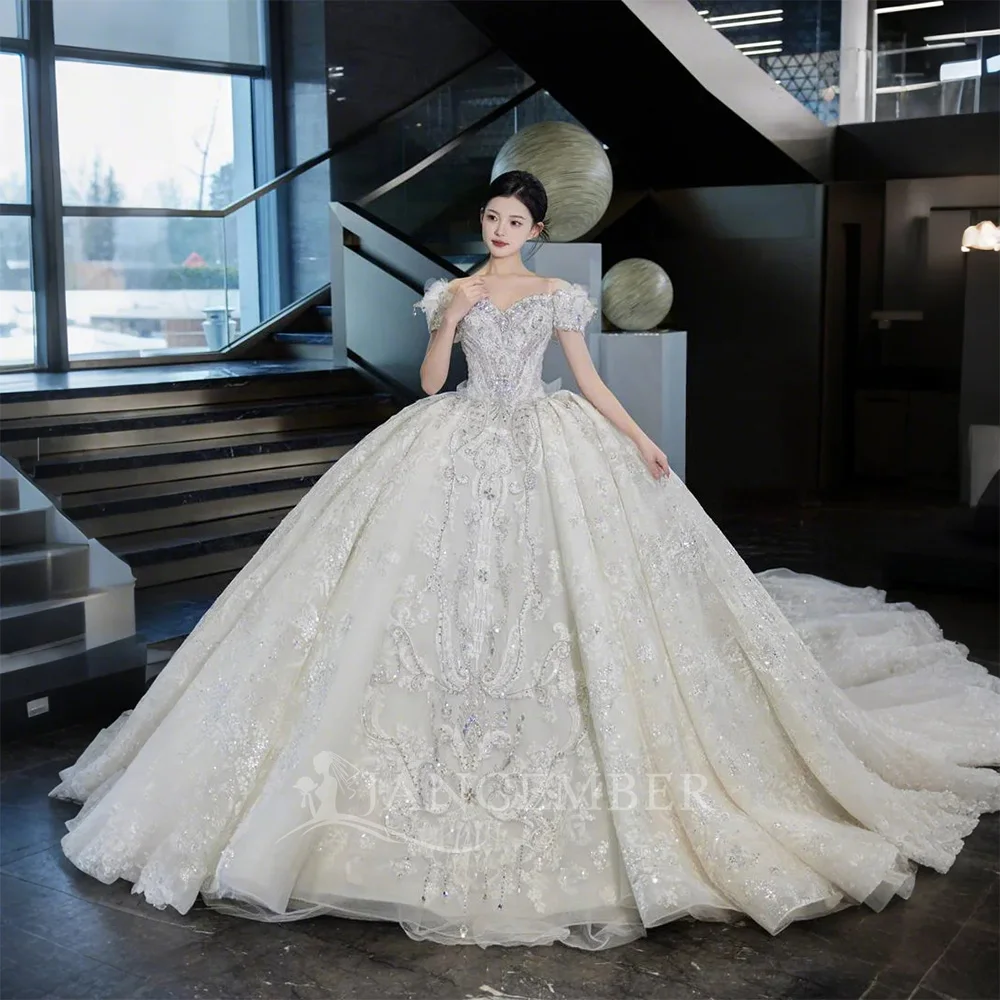 Luxurious Sparkling Ball Gown Women's Wedding Dresses Shiny Princess Bride Gowns Customized Short Sleeves vestidos novias boda
Luxurious Sparkling Ball Gown Women's Wedding Dresses Shiny Princess Bride Gowns Customized Short Sleeves vestidos novias boda
