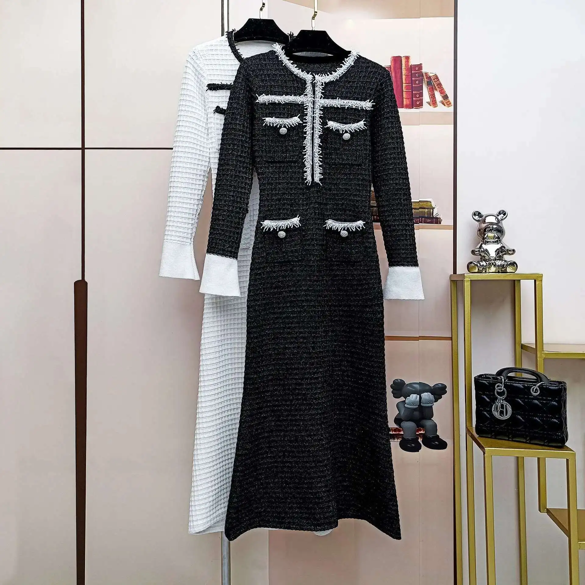 Luxury 2025 Spring Crystal Knitted Long Dress Women's Autumn Fringed Beading Full Sleeve Bandage Pencil Midi Dresses Knitwear
Luxury 2025 Spring Crystal Knitted Long Dress Women's Autumn Fringed Beading Full Sleeve Bandage Pencil Midi Dresses Knitwear