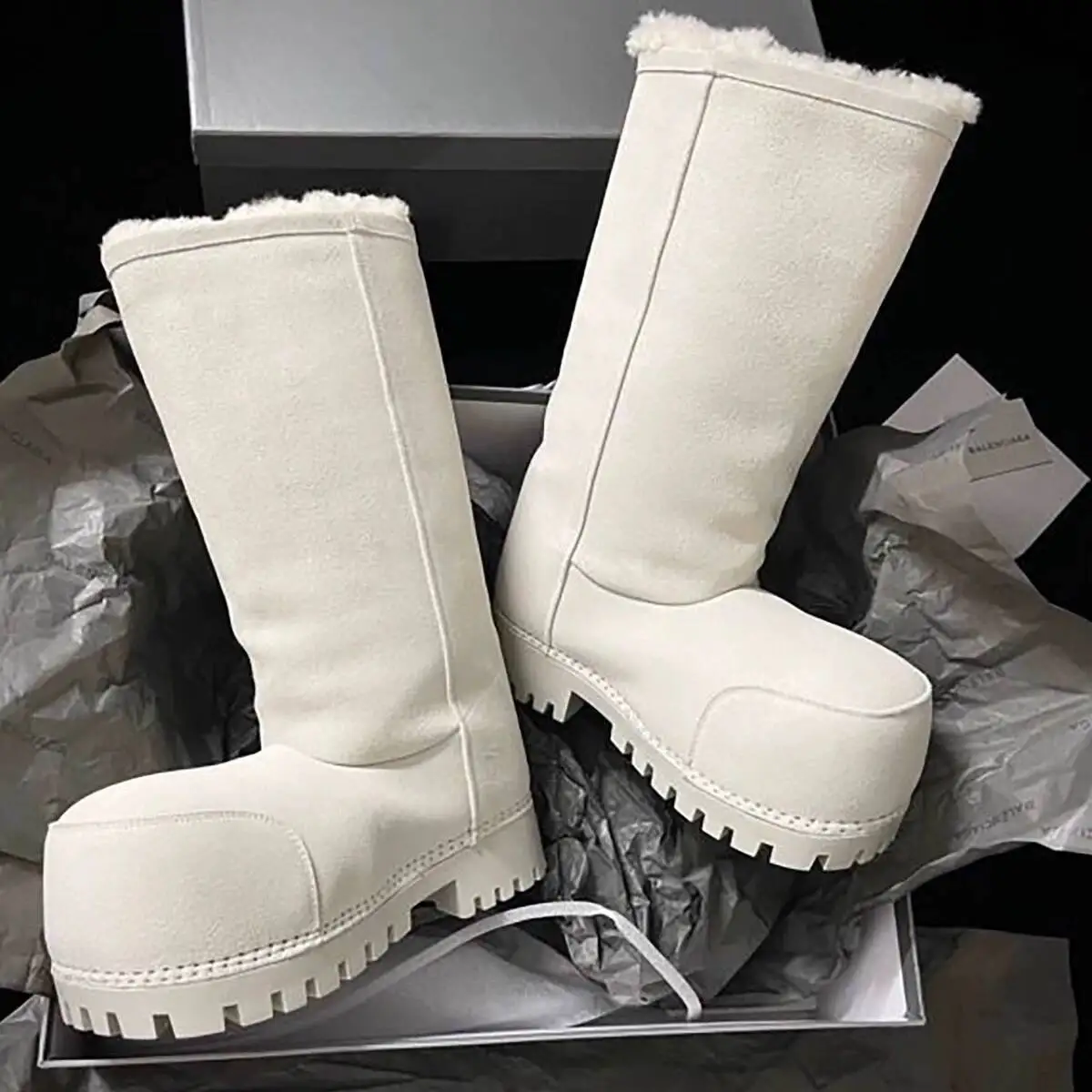 Осень-зима 2022, новые женские зимние ботинки без шнуровки на толстой подошве и платформе, теплая обувь из искусственной овчины с большим носком 
Осень-зима 2022, новые женские зимние ботинки без шнуровки на толстой подошве и платформе, теплая обувь из искусственной овчины с большим носком