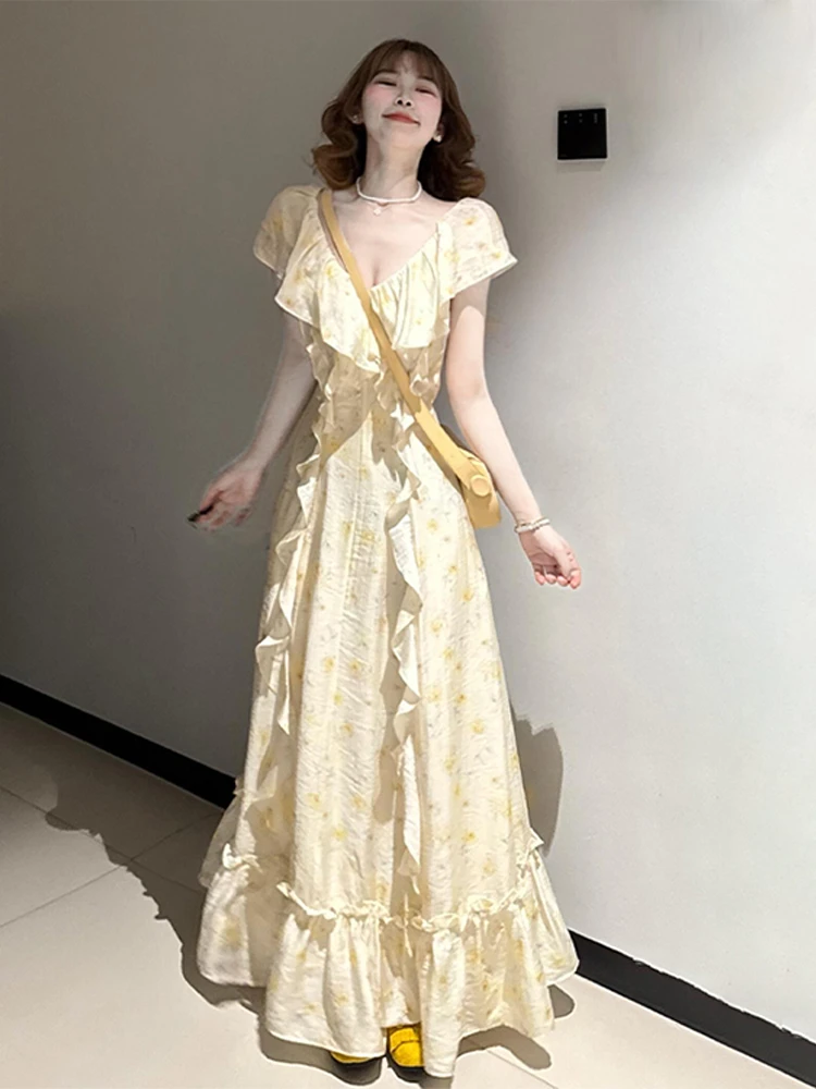 Women 2025 Summer New Casual Commuter Lotus Leaf Lace Sleeves Temperament Elegant Vacation Style V-Neck Floral Dress
Women 2025 Summer New Casual Commuter Lotus Leaf Lace Sleeves Temperament Elegant Vacation Style V-Neck Floral Dress