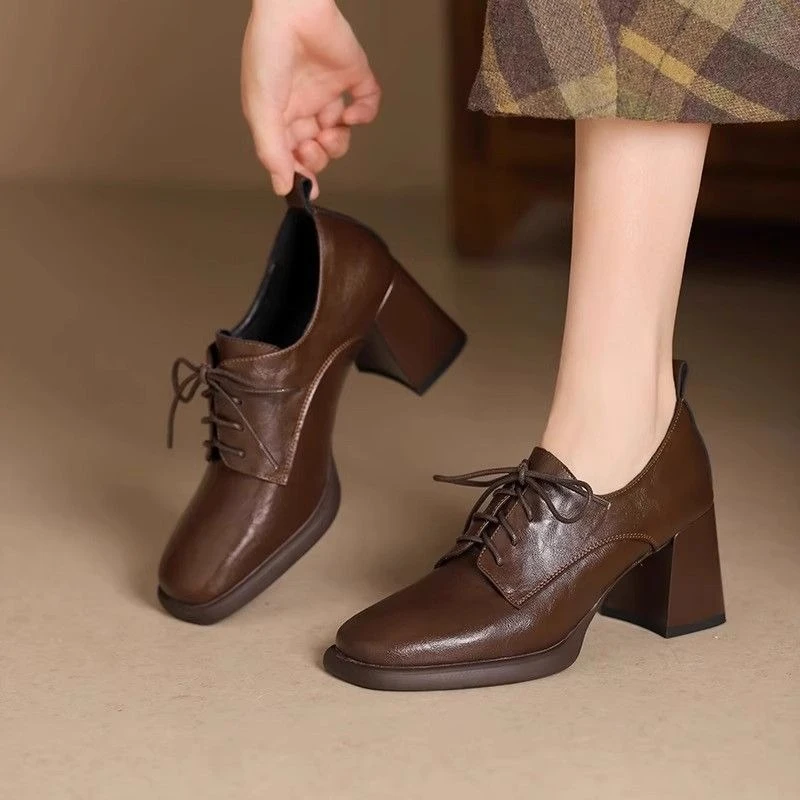 2026 New Chunky Heel Lace-Up Soft Leather Mary Janes Square Toe Deep Collar Vintage Ankle Strap Pumps Women's Casual Shoes
2026 New Chunky Heel Lace-Up Soft Leather Mary Janes Square Toe Deep Collar Vintage Ankle Strap Pumps Women's Casual Shoes