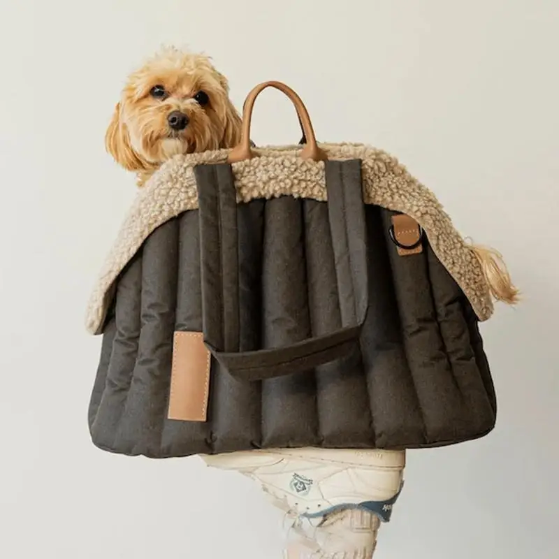 Striped Lamb Wool Insulated Portable Pet Bag Outdoor Crossbody Pet Bag For Cats And Dogs
Striped Lamb Wool Insulated Portable Pet Bag Outdoor Crossbody Pet Bag For Cats And Dogs