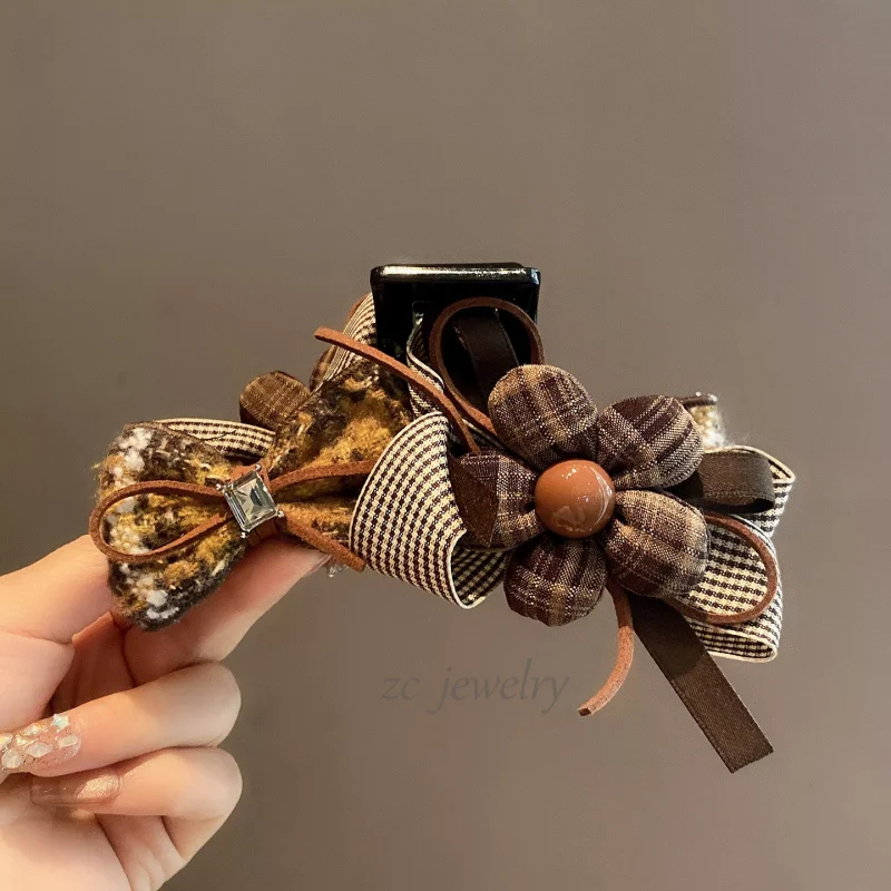 Korean Dongdaemun Coffee Color Woolen Flower Bowknot Hair Claw Clip for Women Fashion Light Luxury Back of Head Hair Bun Shark C
Korean Dongdaemun Coffee Color Woolen Flower Bowknot Hair Claw Clip for Women Fashion Light Luxury Back of Head Hair Bun Shark C
