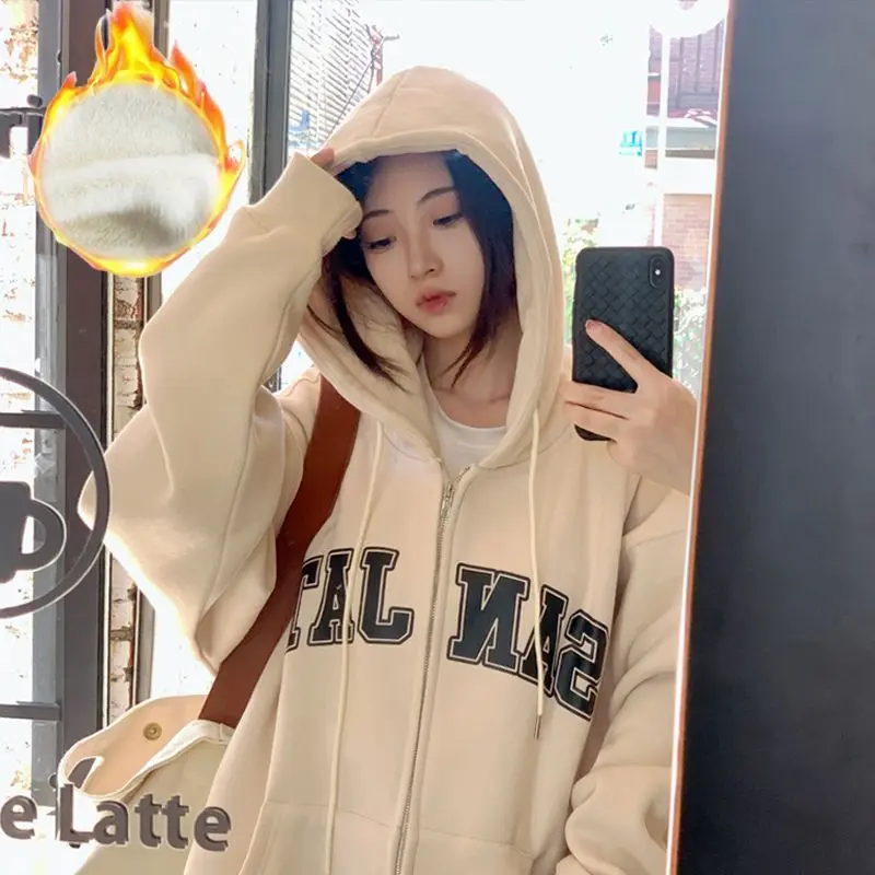 2023 Autumn Winter Print Zipper Thicken Sweater Coat Vintage Pocket Hooded Women's Coat Female Loose Casual Fashion Jacket
2023 Autumn Winter Print Zipper Thicken Sweater Coat Vintage Pocket Hooded Women's Coat Female Loose Casual Fashion Jacket