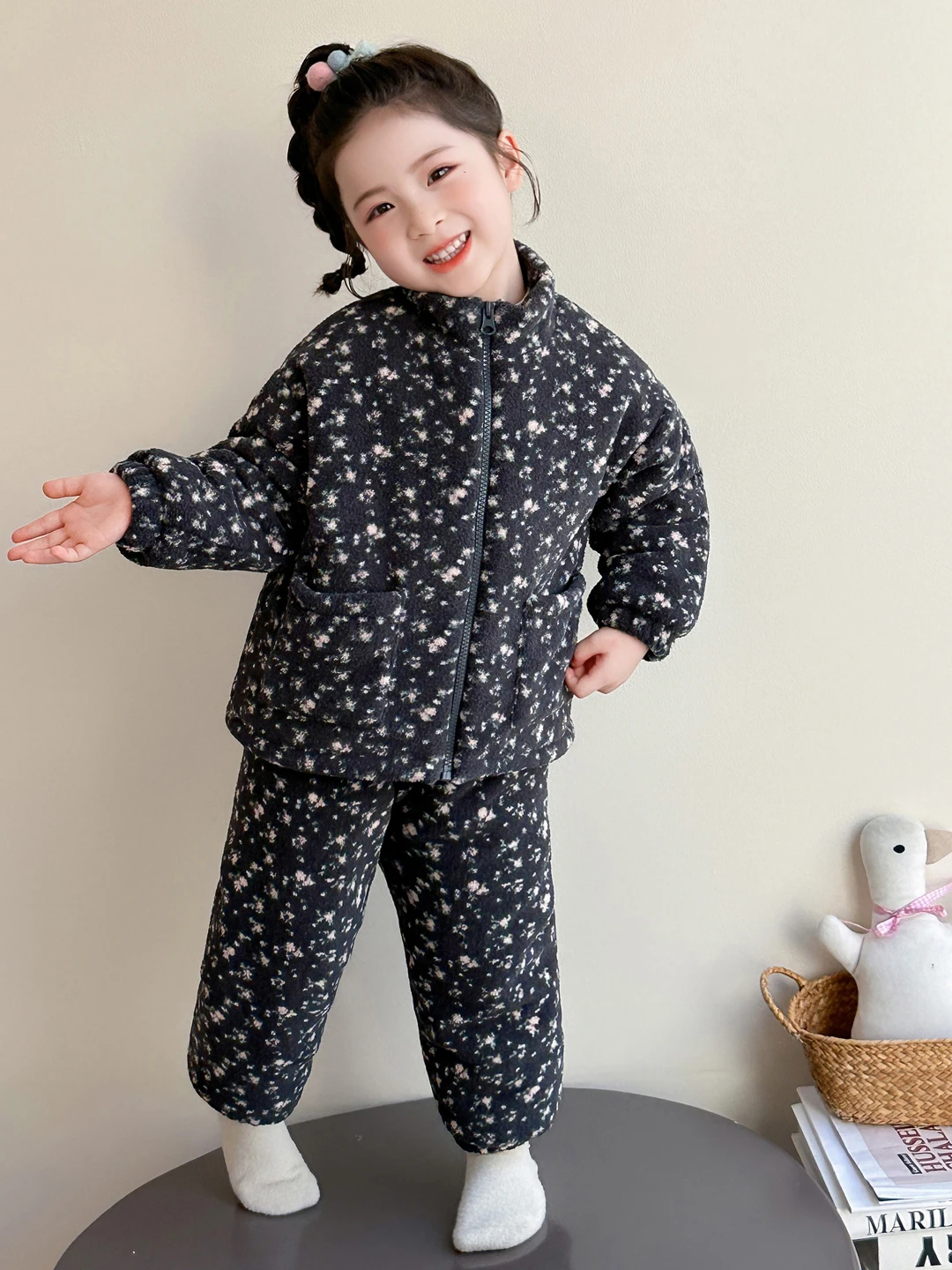 Girls Spwear Winter Faion Floral Double Zipper Fce Lined Thiened Warm Home Clothes Two Piece Set Long Sve Long P...
Girls Spwear Winter Faion Floral Double Zipper Fce Lined Thiened Warm Home Clothes Two Piece Set Long Sve Long P...
