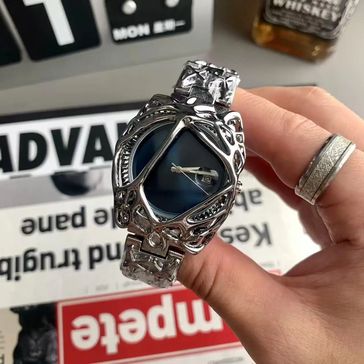 Y2K Spider Web Venom Case Quartz Watch Men Hot Medieval Old Unique Creative Wristwatch Luxury Men's Watches Steel AAA Clock
Y2K Spider Web Venom Case Quartz Watch Men Hot Medieval Old Unique Creative Wristwatch Luxury Men's Watches Steel AAA Clock