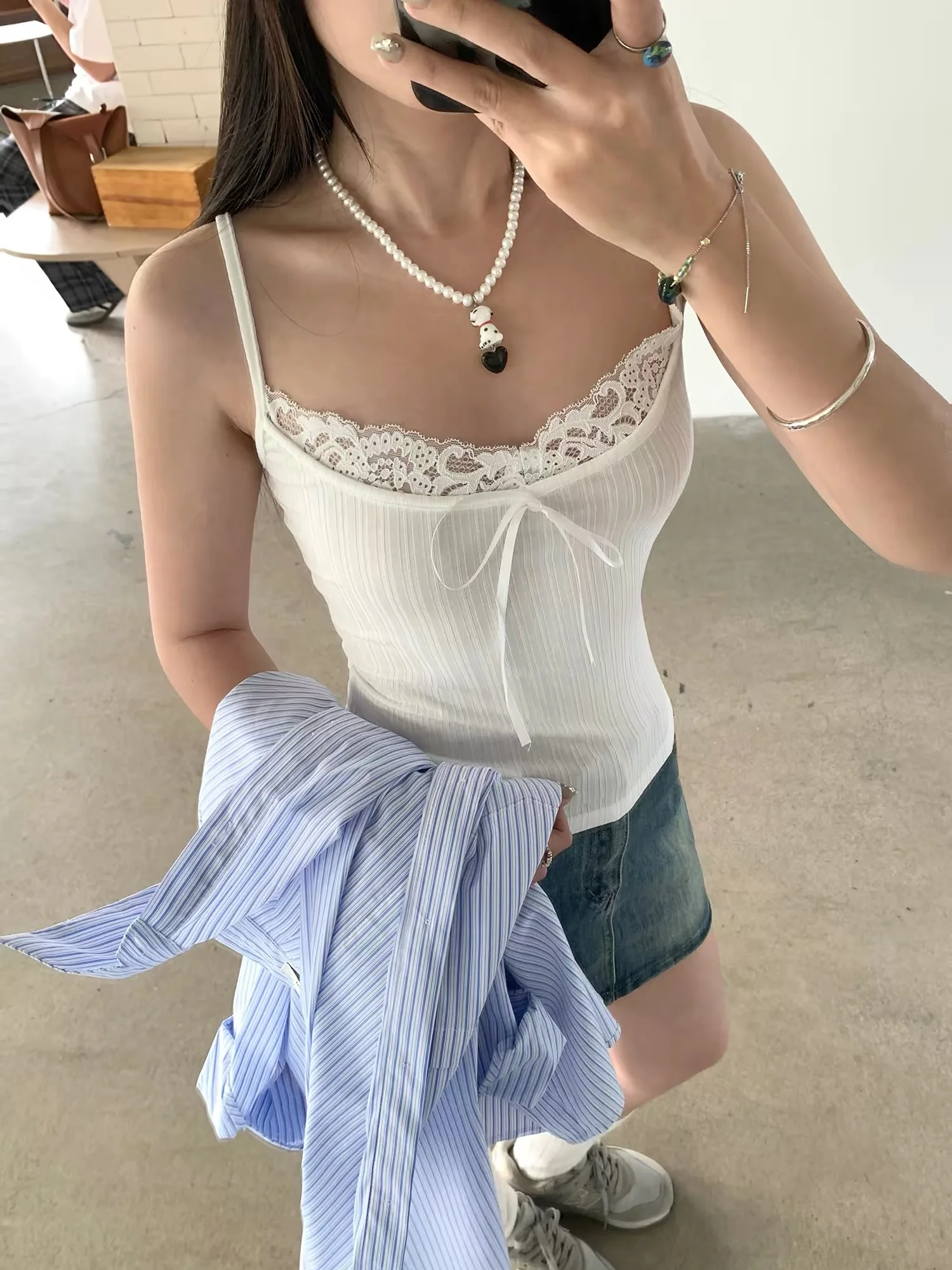 Elegant Lace Halter Vest Women's Slim Fit Summer New Style Inner Wear Outerwear Pure Desire Top Knot Design
Elegant Lace Halter Vest Women's Slim Fit Summer New Style Inner Wear Outerwear Pure Desire Top Knot Design