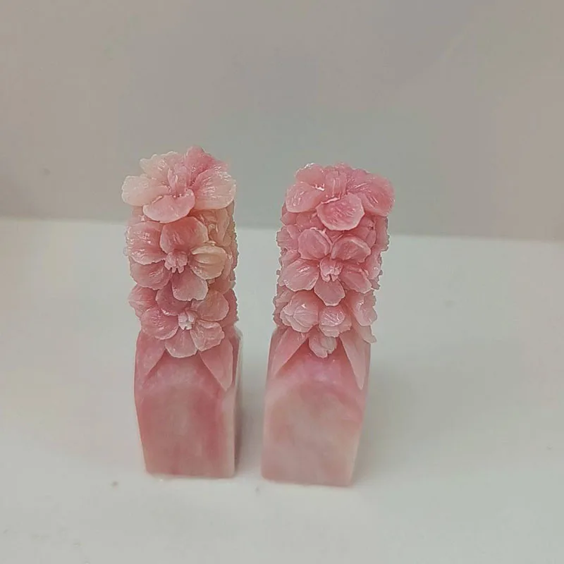 1PCS 1.8x1.8x6cm Pink Frozen Stone Blank Seal, Carved Flower Knob, Square Engraving Stamp for Calligraphy, DIY Collectible Gift
1PCS 1.8x1.8x6cm Pink Frozen Stone Blank Seal, Carved Flower Knob, Square Engraving Stamp for Calligraphy, DIY Collectible Gift