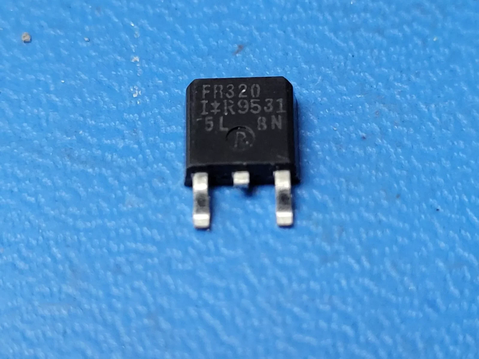 3 шт. новые и оригинальные IRFU320 MOSFET профессиональные электронные компоненты IC-чипа на складе
3 шт. новые и оригинальные IRFU320 MOSFET профессиональные электронные компоненты IC-чипа на складе