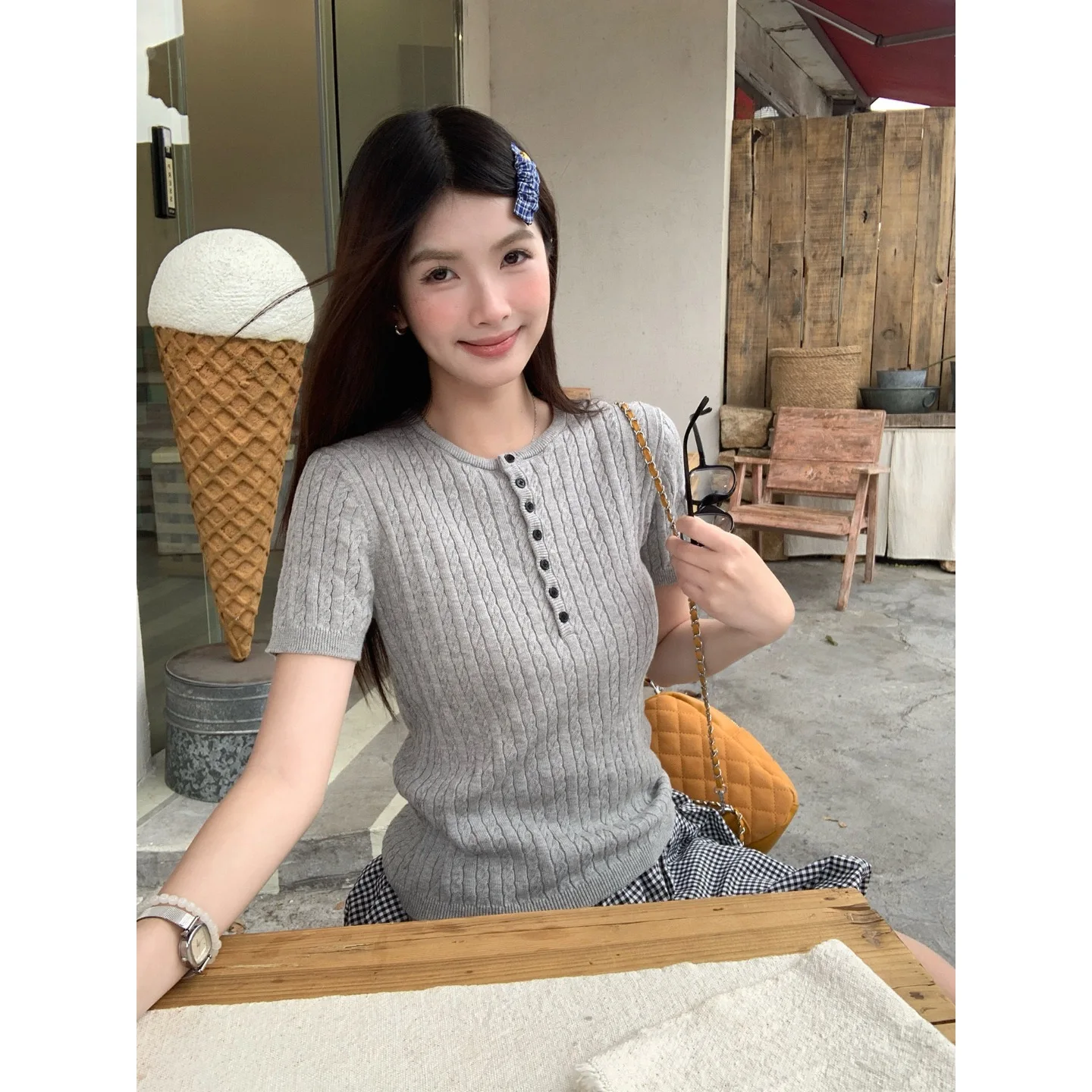 Gray Knitted Short Sleeve T-Shirt Women's Slim Fit Early Spring Fashion Korean Style Top Casual Polyester Fiber Summer Outerwear
Gray Knitted Short Sleeve T-Shirt Women's Slim Fit Early Spring Fashion Korean Style Top Casual Polyester Fiber Summer Outerwear