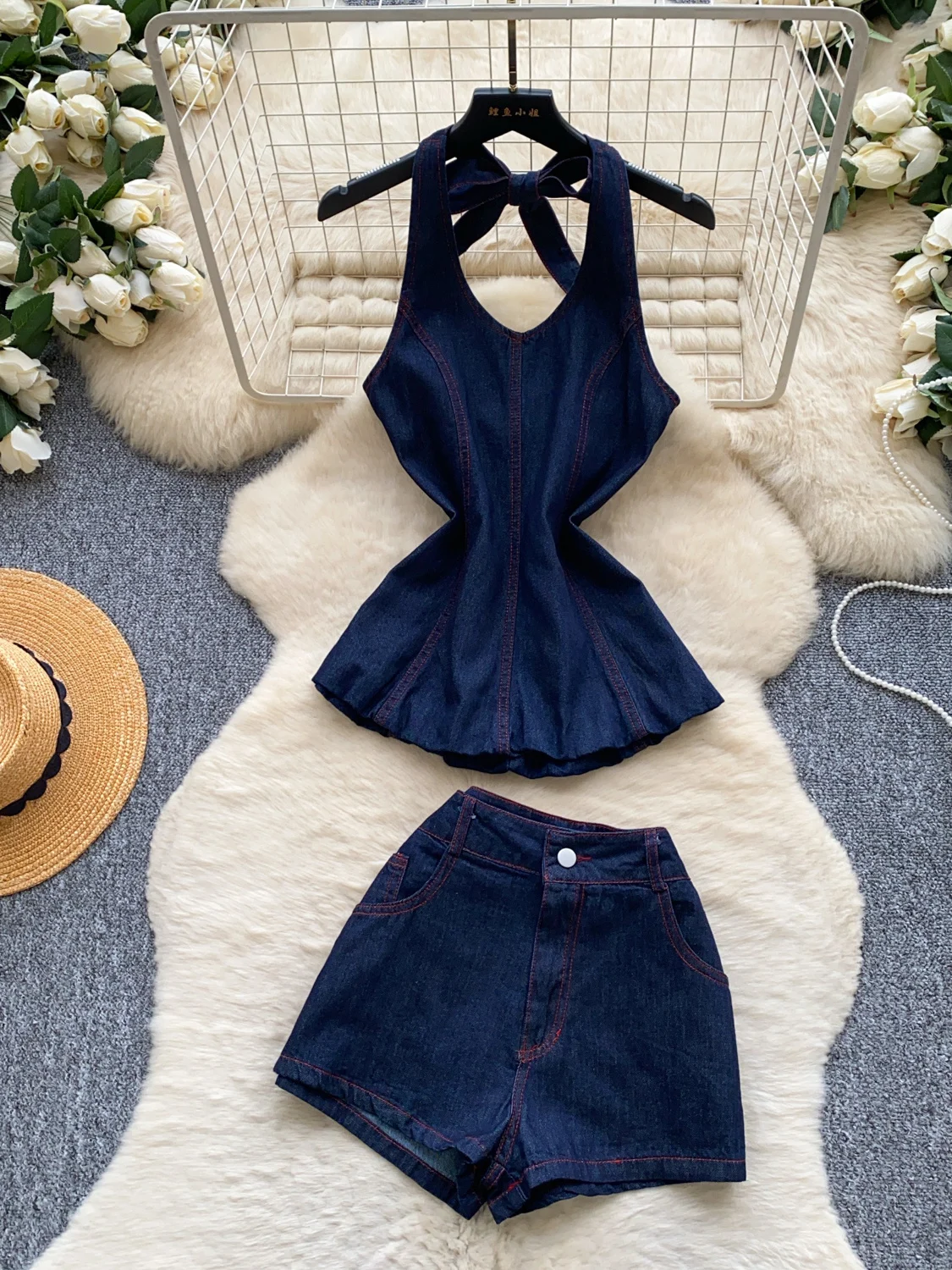 Slim Fit Sexy Girl Style Neck Hanging Denim Vest Shorts Two Piece Set Women Summer Commute Fashionable Casual Work Outfit
Slim Fit Sexy Girl Style Neck Hanging Denim Vest Shorts Two Piece Set Women Summer Commute Fashionable Casual Work Outfit