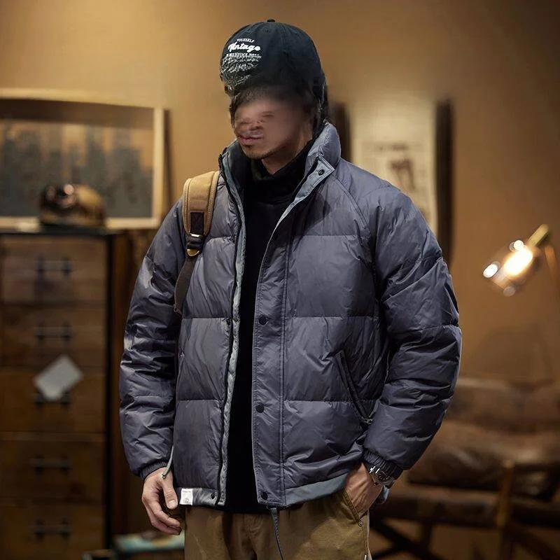 Мужская пуховая куртка с утиным пухом, повседневная, с воротником-стойкой, зимняя одежда больших размеров для подростков, в японском стиле, из тонкой нейлоновой ткани, водоотталкивающая.
Мужская пуховая куртка с утиным пухом, повседневная, с воротником-стойкой, зимняя одежда больших размеров для подростков, в японском стиле, из тонкой нейлоновой ткани, водоотталкивающая.