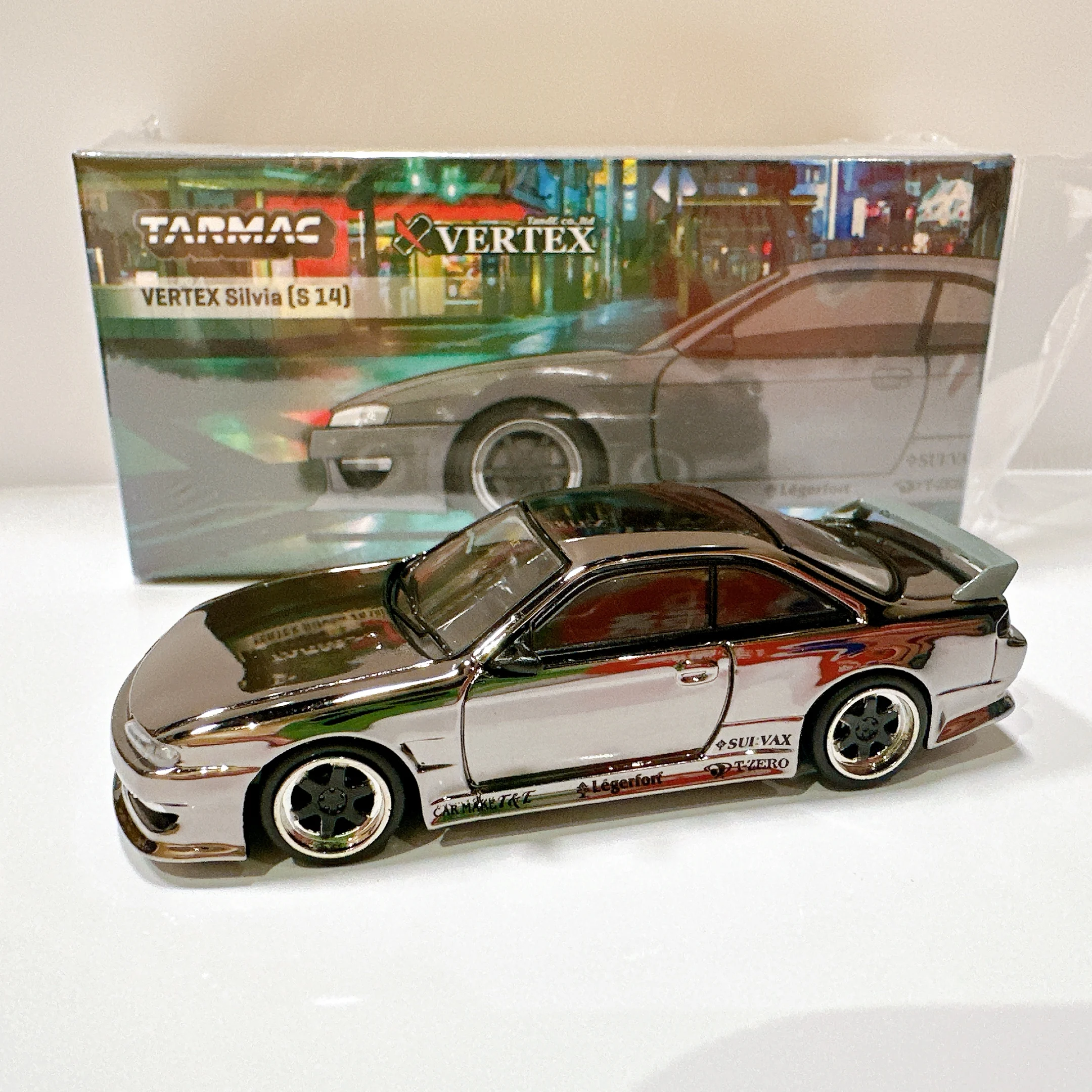 Tarmac Works *CHASE* 1:64 VERTEX Silvia S14 Серая литая под давлением модель автомобиля Коллекция игрушек
Tarmac Works *CHASE* 1:64 VERTEX Silvia S14 Серая литая под давлением модель автомобиля Коллекция игрушек