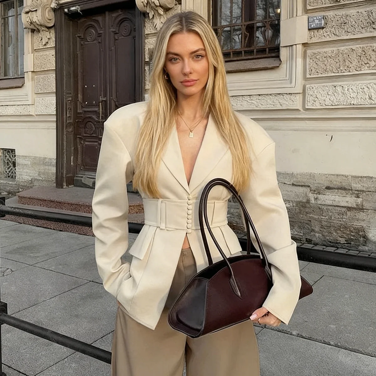 2026 Spring Autumn Slim Fit V-Neck Long Sleeve Suit Jacket For Women Trendy Street Style Apricot Casual Blazer Cardigan Jacket
2026 Spring Autumn Slim Fit V-Neck Long Sleeve Suit Jacket For Women Trendy Street Style Apricot Casual Blazer Cardigan Jacket