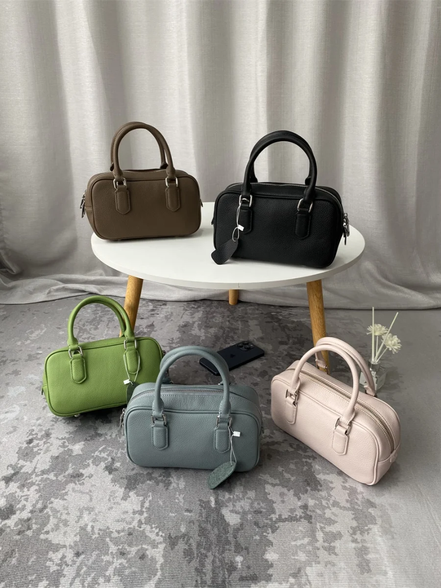 Смачная женская сумка из воловьей кожи с верхним слоем, сумка для боулинга с одной ручкой, декоративный ремень, сумка через плечо с застежкой-молнией для ежедневного использования
Смачная женская сумка из воловьей кожи с верхним слоем, сумка для боулинга с одной ручкой, декоративный ремень, сумка через плечо с застежкой-молнией для ежедневного использования