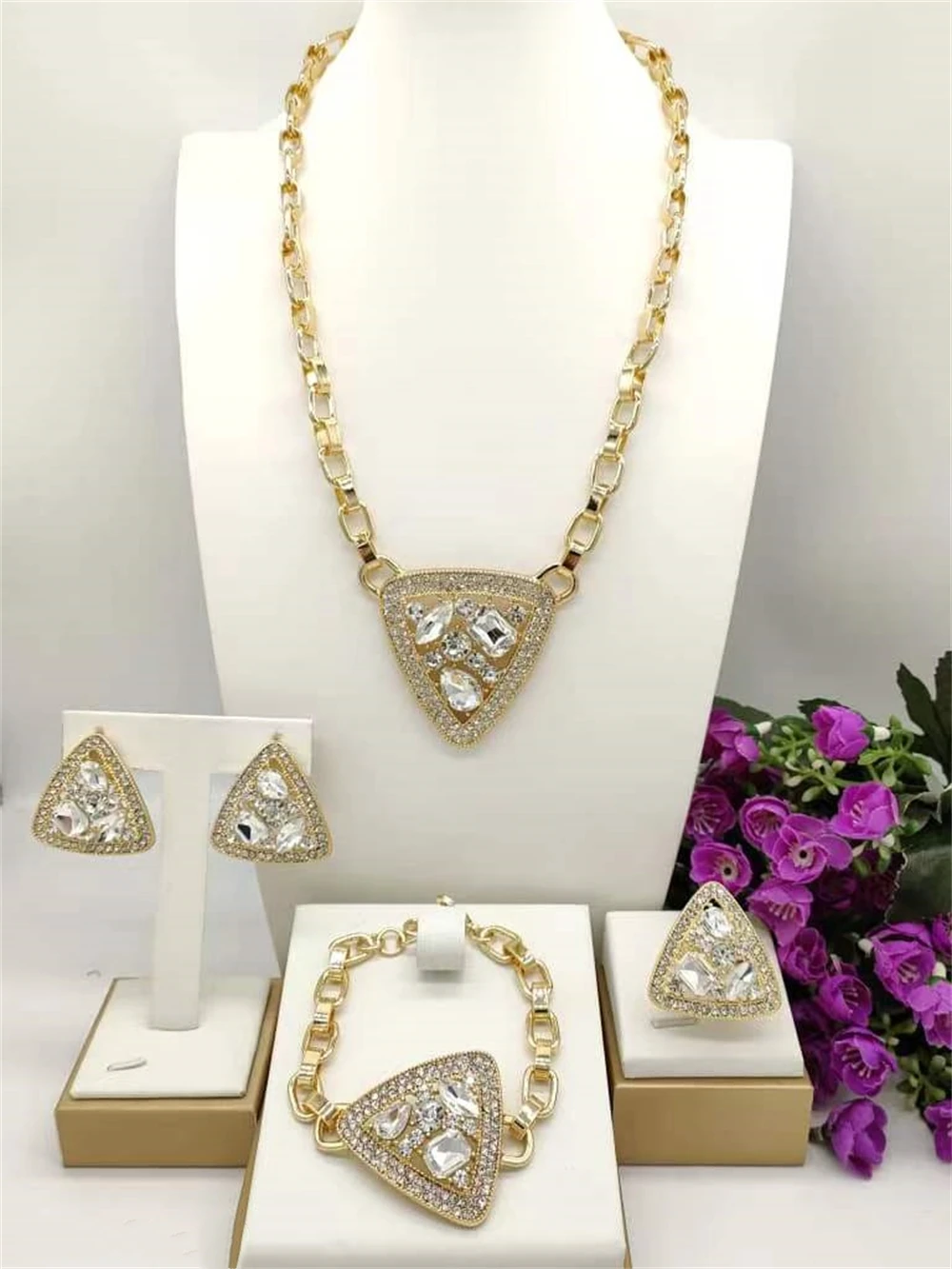 Jewelry4you, новейшие Итальянские Позолоченные ювелирные изделия, Красивые бриллиантовые ювелирные изделия, свадебные украшения для женщин
Jewelry4you, новейшие Итальянские Позолоченные ювелирные изделия, Красивые бриллиантовые ювелирные изделия, свадебные украшения для женщин