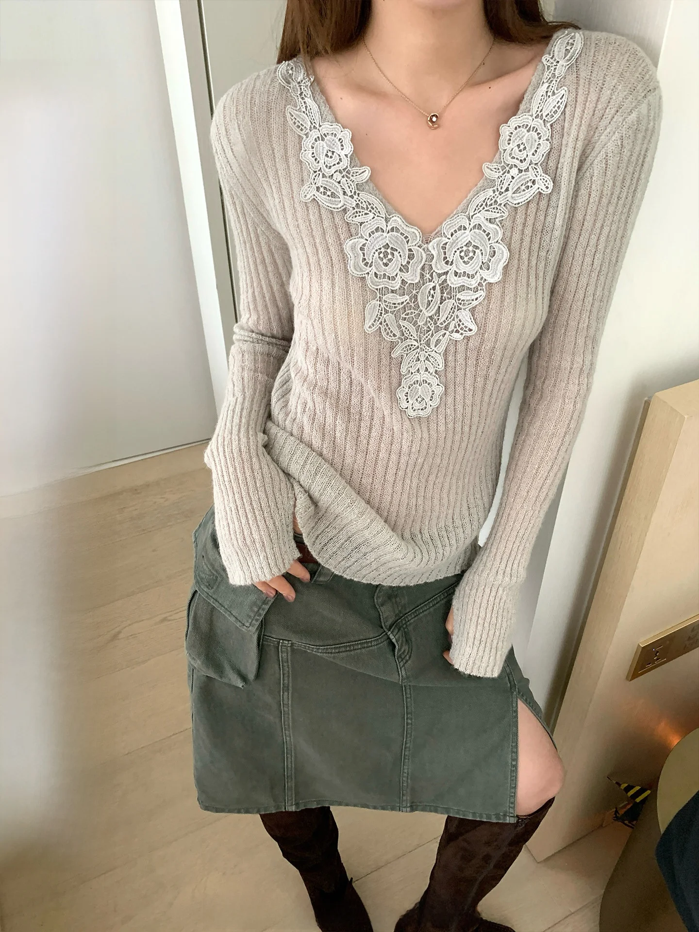 Ranwear Wish Diary Wool Blend Lace Pattern Bell Sleeve Soft Knitted Sweater V Neck Splicing Knitwear Comfortable Loose Fit
Ranwear Wish Diary Wool Blend Lace Pattern Bell Sleeve Soft Knitted Sweater V Neck Splicing Knitwear Comfortable Loose Fit