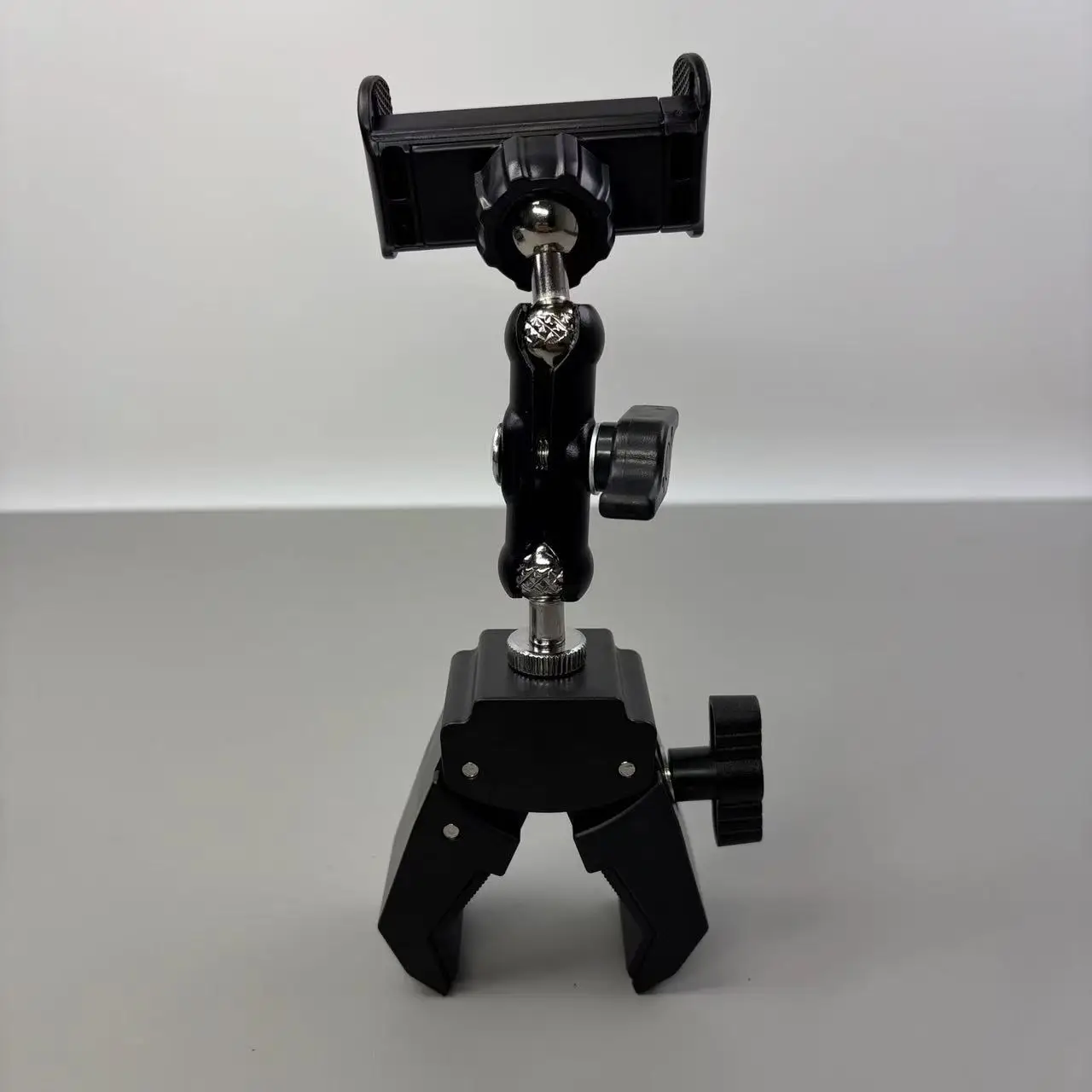 Universal Clamp Live Streaming Stand Metal Joint for iPad Tablet Mobile Phone - Rotatable Adjustment for Stable Broadcasting
Universal Clamp Live Streaming Stand Metal Joint for iPad Tablet Mobile Phone - Rotatable Adjustment for Stable Broadcasting