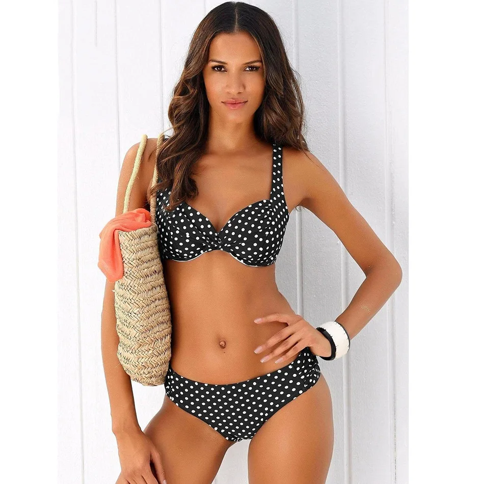 New swimwear female European and American explosions cross-border bikini wave point shoulder ruffle split swimsuit bikini
New swimwear female European and American explosions cross-border bikini wave point shoulder ruffle split swimsuit bikini