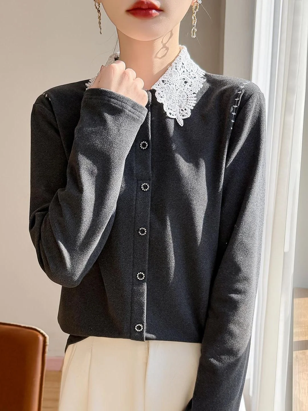 Корейская женская облегающая футболка из двустороннего бархата с длинным рукавом, базовый топ с кружевной отделкой, модная осенне-зимняя модель
Корейская женская облегающая футболка из двустороннего бархата с длинным рукавом, базовый топ с кружевной отделкой, модная осенне-зимняя модель