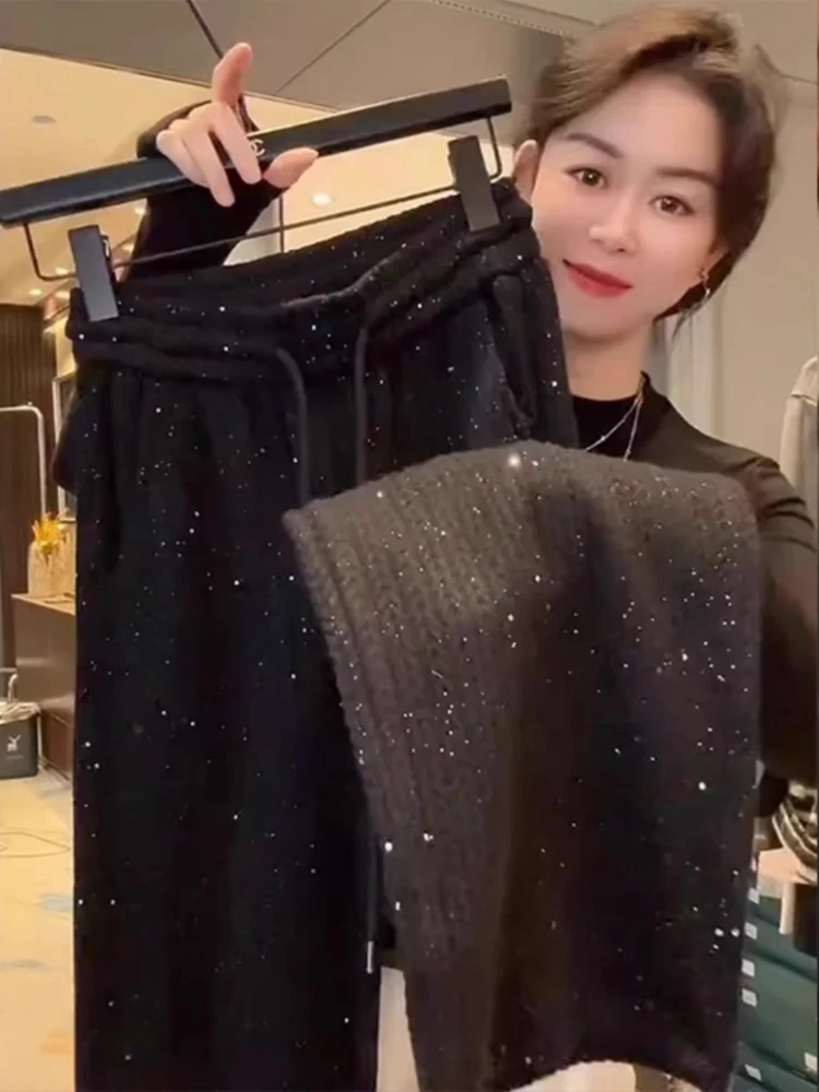 Женские повседневные брюки с пайетками, зимние, новые, больших размеров, для фигуры типа «груша», для невысоких, на флисовой подкладке, широкие, прямого кроя
Женские повседневные брюки с пайетками, зимние, новые, больших размеров, для фигуры типа «груша», для невысоких, на флисовой подкладке, широкие, прямого кроя