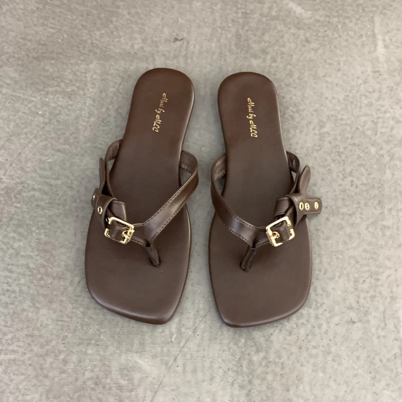 2026 New Women's Casual Flat Sandals with Luxurious Metal Buckle Decoration Summer Retro Square Toe Home Non-Slip Flip-Flops
2026 New Women's Casual Flat Sandals with Luxurious Metal Buckle Decoration Summer Retro Square Toe Home Non-Slip Flip-Flops