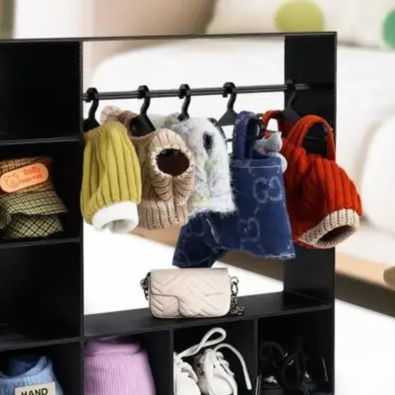 Портативный шкаф для кукольной одежды большой емкости с 10-вешалками для хранения одежды для фигурок, прочная милая подставка для дисплея
Портативный шкаф для кукольной одежды большой емкости с 10-вешалками для хранения одежды для фигурок, прочная милая подставка для дисплея