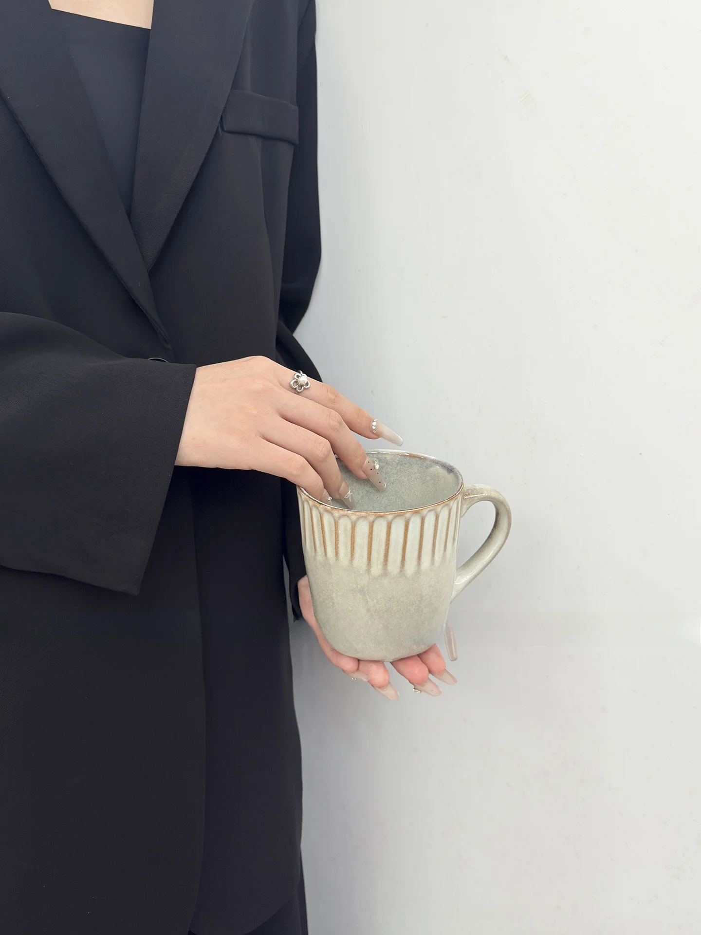 Retro Grey Ceramic Cup Half Orange Vertical Striped Mugs Couple Matching Water Cups High Aesthetic Value Souvenir Gift
Retro Grey Ceramic Cup Half Orange Vertical Striped Mugs Couple Matching Water Cups High Aesthetic Value Souvenir Gift