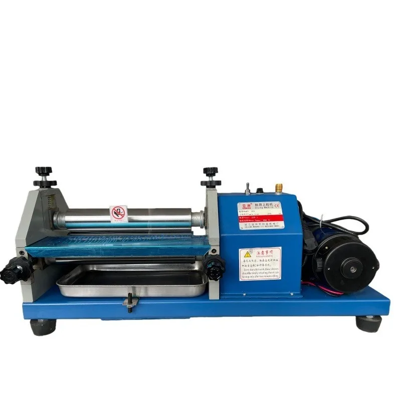 White glue gluing machine, leather shoe midsole gluing water-based glue gluing machine
White glue gluing machine, leather shoe midsole gluing water-based glue gluing machine