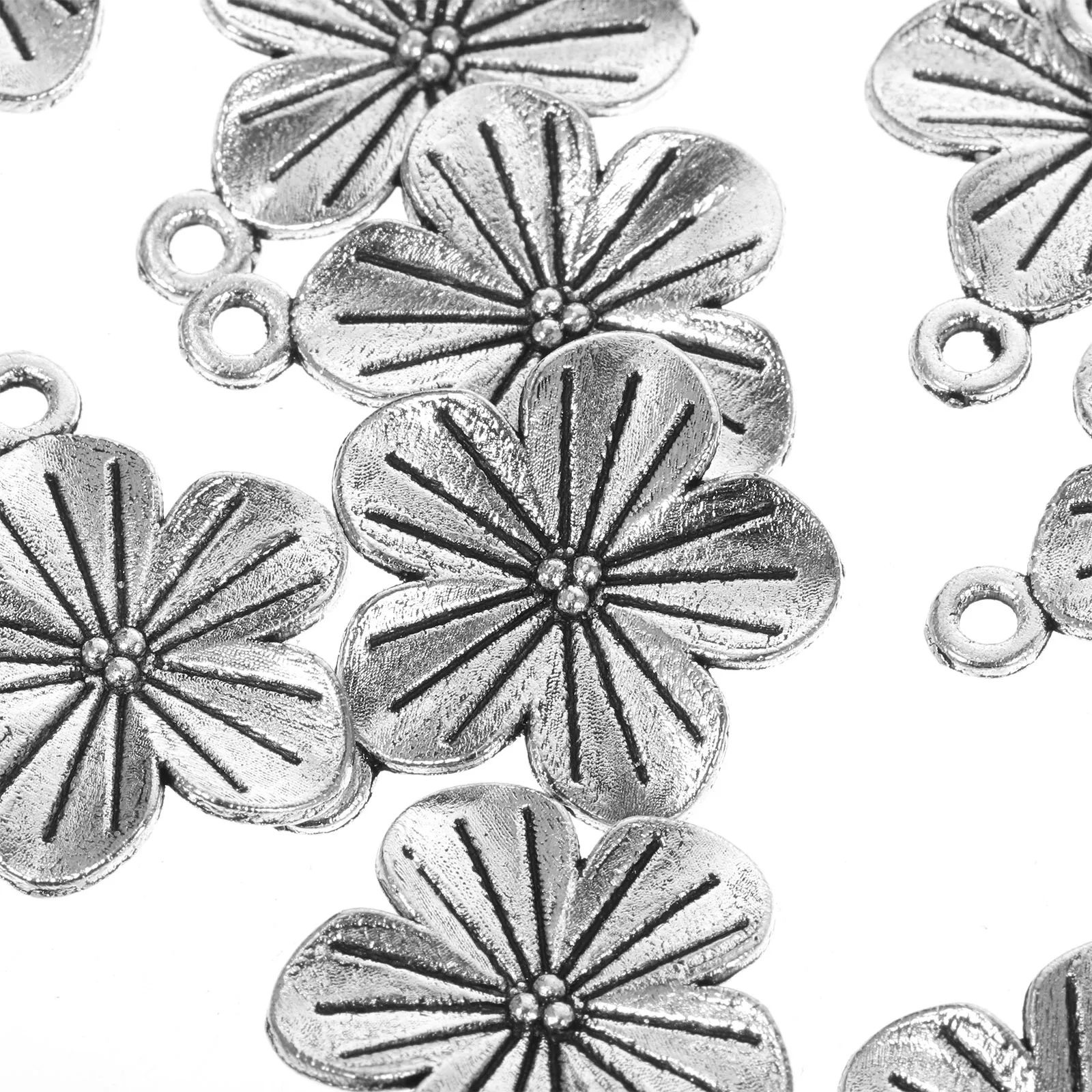 50pcs Five Petal Flower Pendant Necklace Charm Zinc Alloy DIY Crafts Accessories for Jewelry Making Bracelets Keychains Women
50pcs Five Petal Flower Pendant Necklace Charm Zinc Alloy DIY Crafts Accessories for Jewelry Making Bracelets Keychains Women