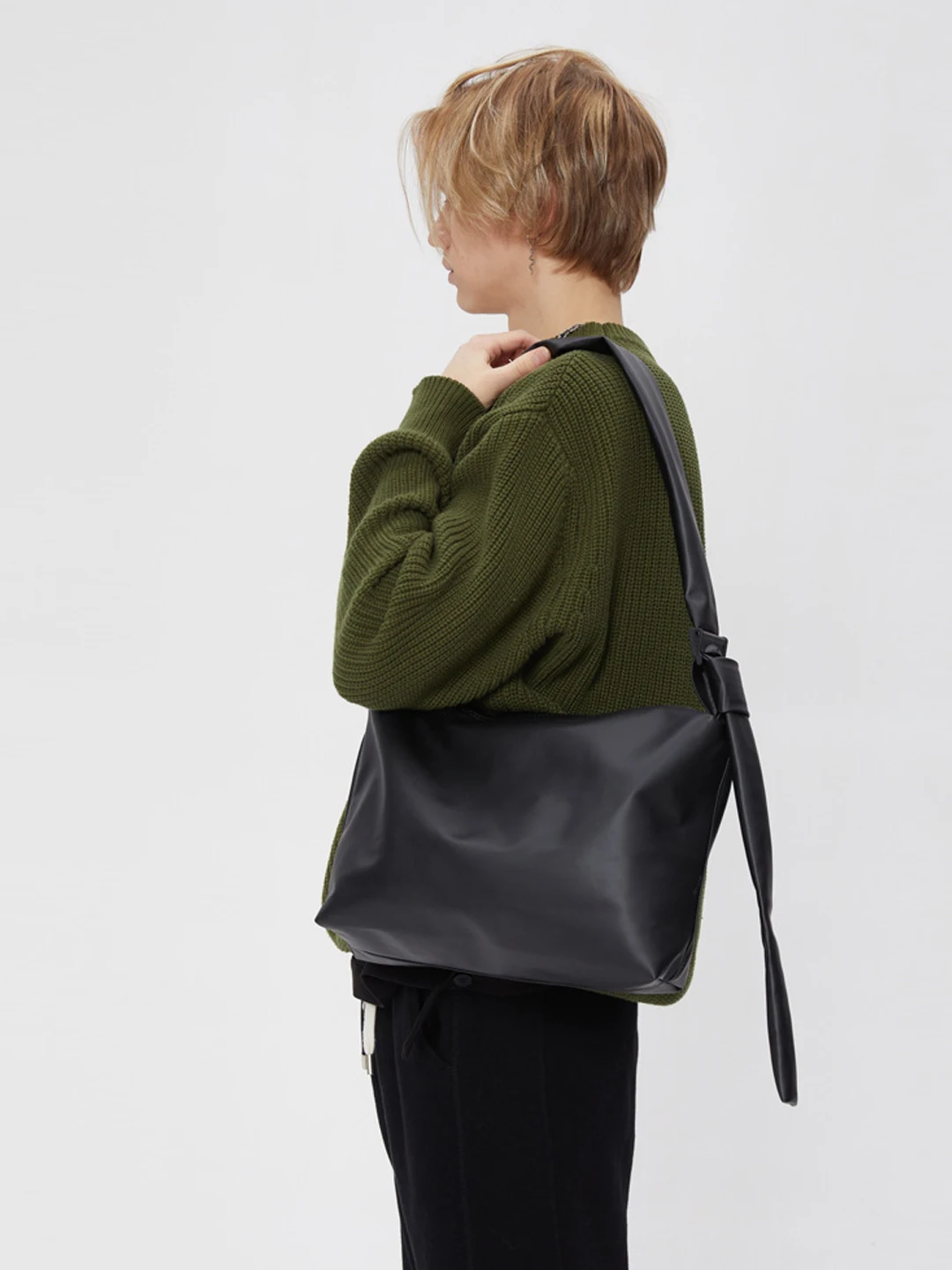NIN Original Design Leather Crossbody Tote Bag Vintage Retro Unisex Casual Style Single Strap Shoulder Handbag Pure Color
NIN Original Design Leather Crossbody Tote Bag Vintage Retro Unisex Casual Style Single Strap Shoulder Handbag Pure Color