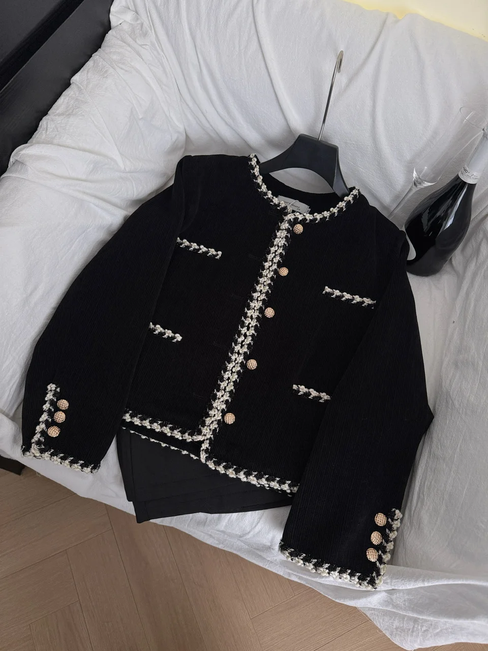 Handmade Beads Lace Collar/velvet Coat Autumn Women Black Jackets
Handmade Beads Lace Collar/velvet Coat Autumn Women Black Jackets