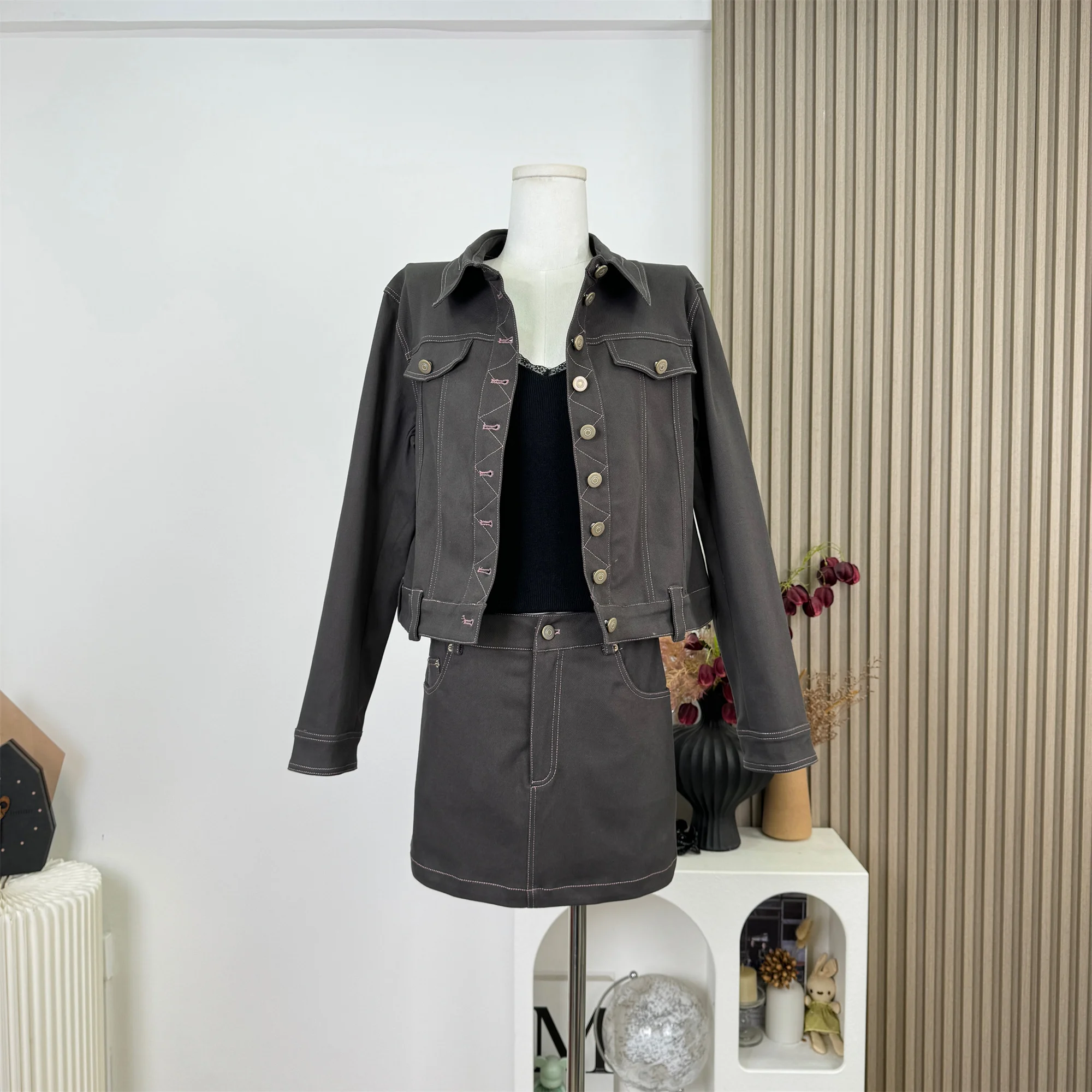 Women's Spring Autumn Two Pieces Denim Skirt Set Lady Long Sleeve Turn Down Collar Single Breasted Short Jacket + Mini Skirt
Women's Spring Autumn Two Pieces Denim Skirt Set Lady Long Sleeve Turn Down Collar Single Breasted Short Jacket + Mini Skirt