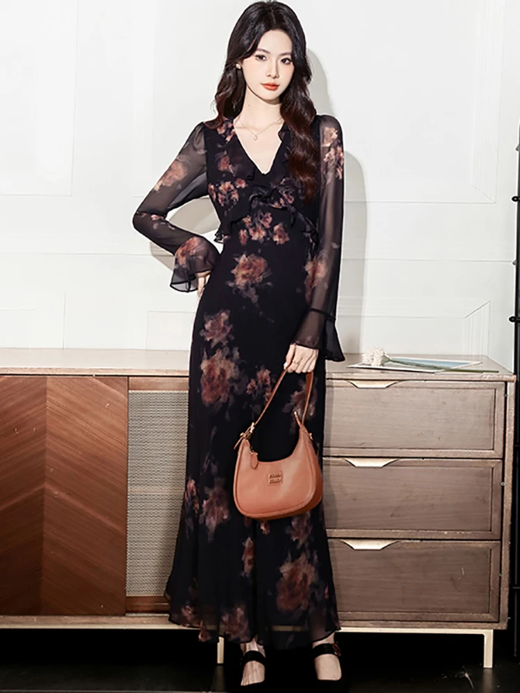 Autumn Black Chiffon Floral Ruffled V-Neck Long Dress Women Elegant Flare Sleeve Luxury Dress 2026 Korean Vintage Hepburn Dress
Autumn Black Chiffon Floral Ruffled V-Neck Long Dress Women Elegant Flare Sleeve Luxury Dress 2026 Korean Vintage Hepburn Dress
