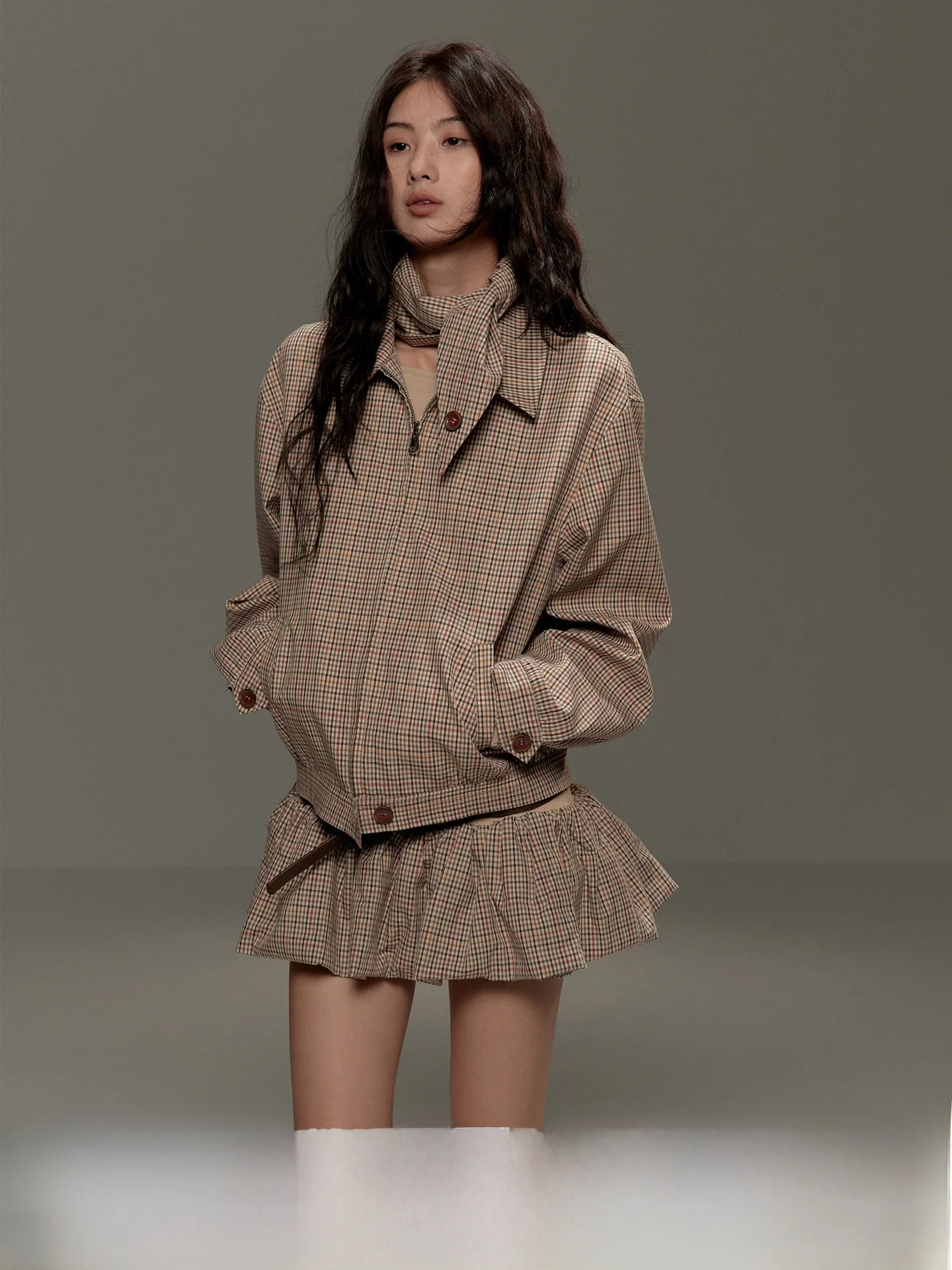 Оригинальная американская ретро-куртка Lvetong в клетку с воротником-харрингтоном, укороченная верхняя одежда для ранней весны, женская, уличный стиль, свободный крой, хлопок
Оригинальная американская ретро-куртка Lvetong в клетку с воротником-харрингтоном, укороченная верхняя одежда для ранней весны, женская, уличный стиль, свободный крой, хлопок