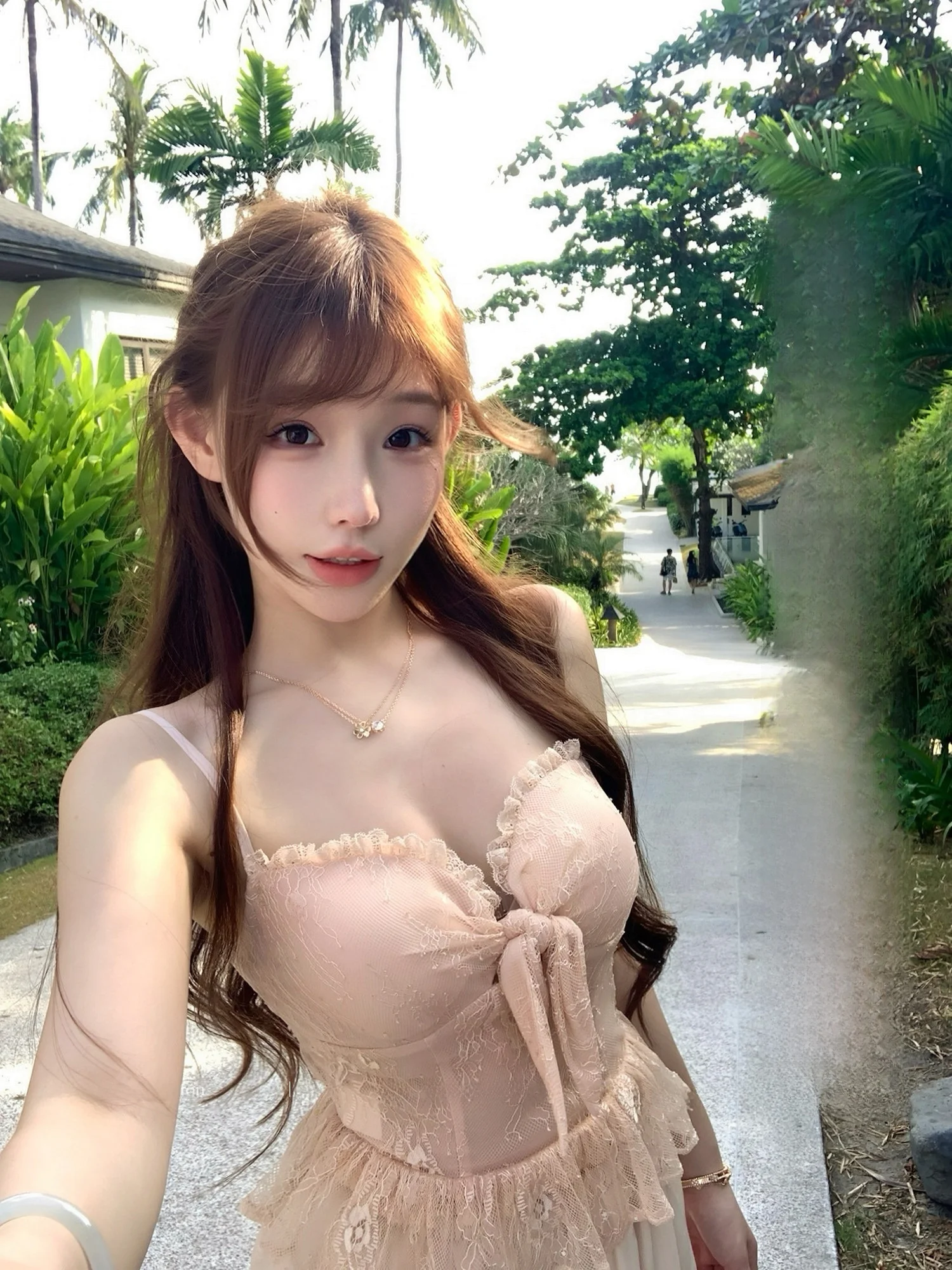 Lukira Korean Sle Hollow out Lace Trim Me Tank Top Women's Inner Wear Vest Spring Season Waist Cinched ort Length
Lukira Korean Sle Hollow out Lace Trim Me Tank Top Women's Inner Wear Vest Spring Season Waist Cinched ort Length
